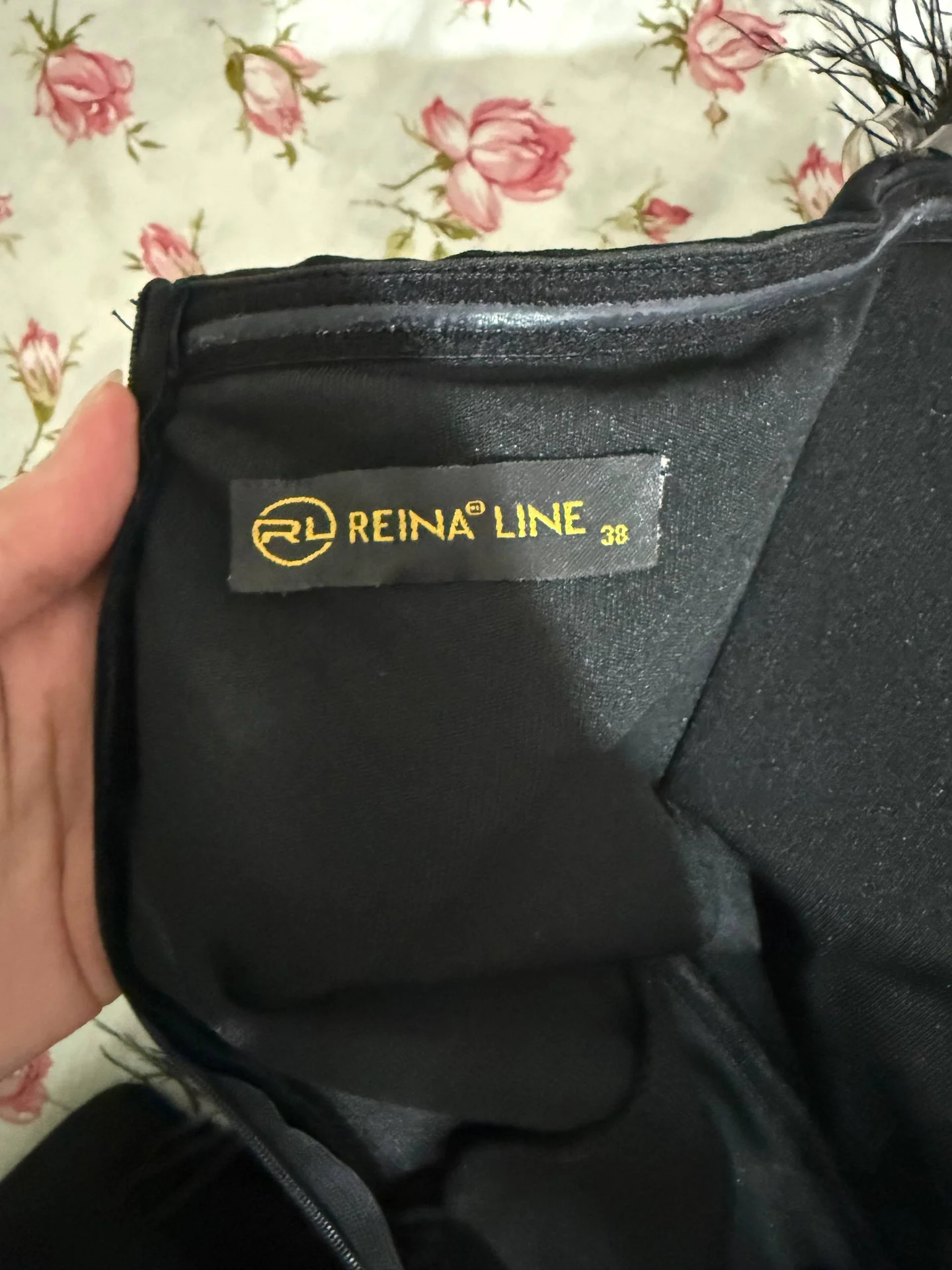 Чёрное вечернее платье с перьями reina line - миниатюра 4