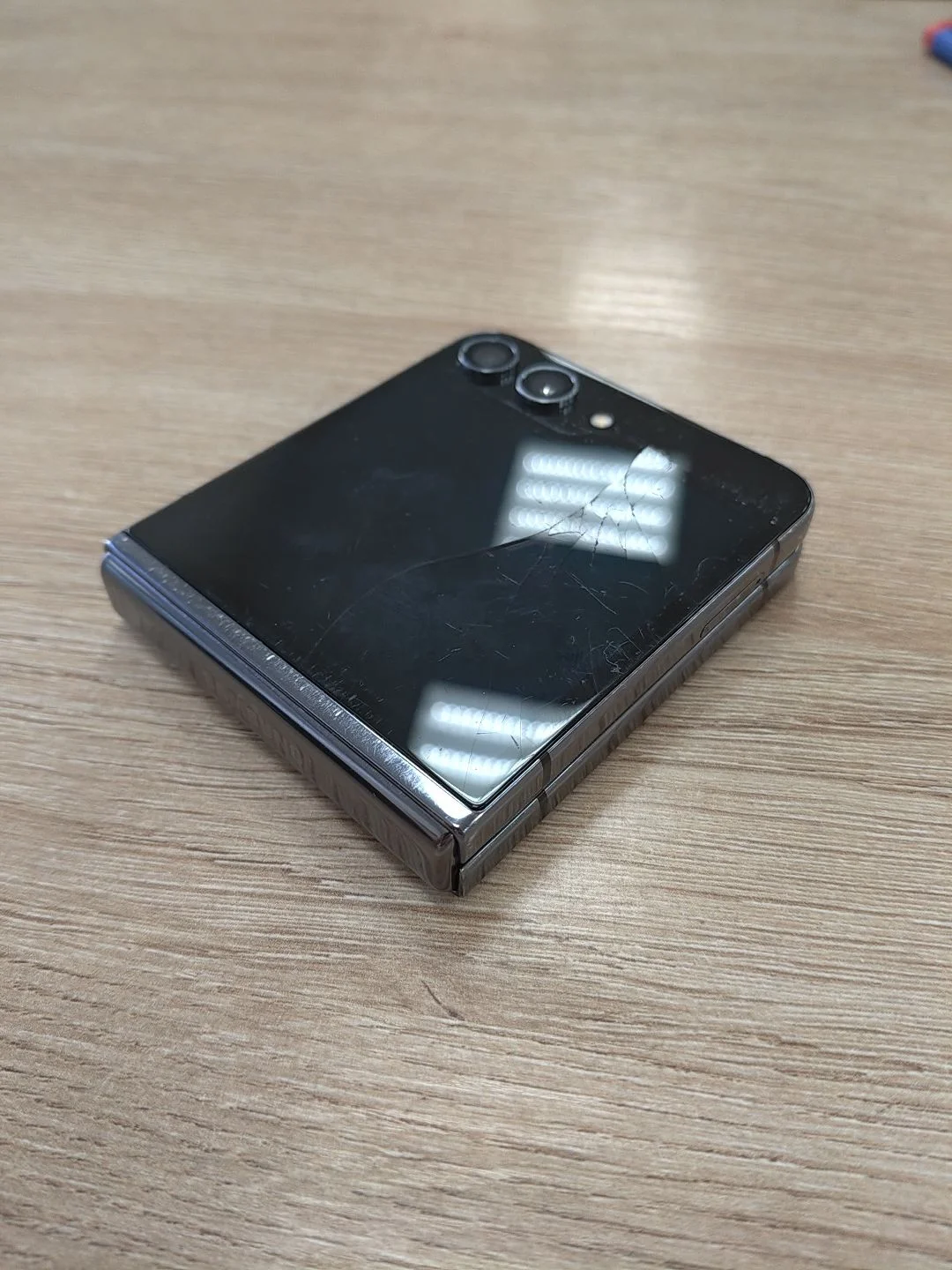Samsung z flip 5 - миниатюра 2