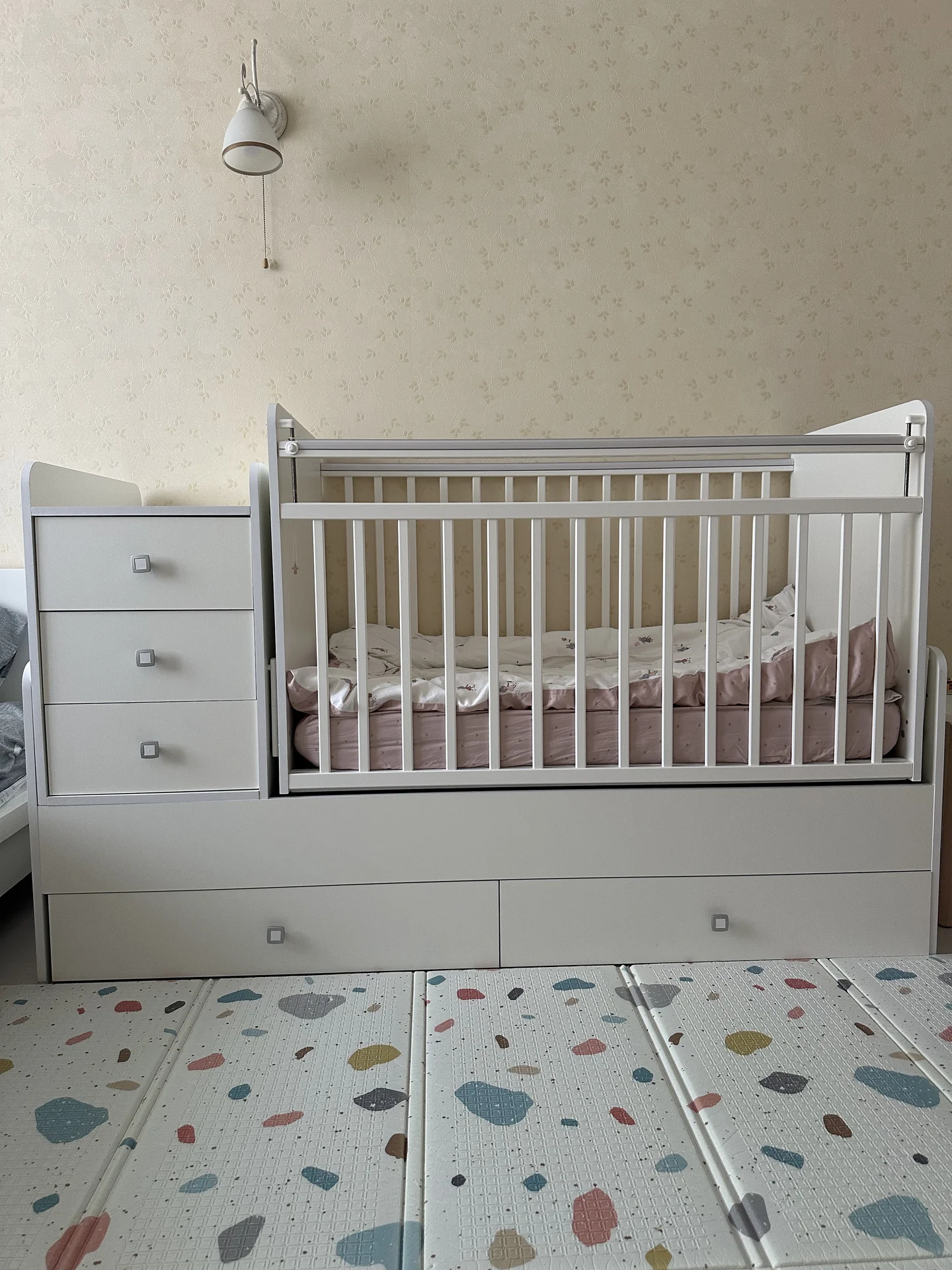 Детская кроватка с маятником и комодом - миниатюра 3