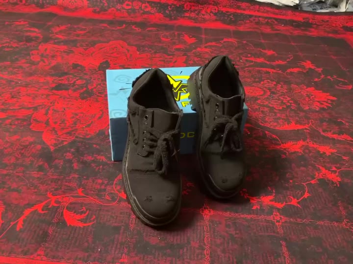 Ботинки Balenciaga strikers low type - видео 10