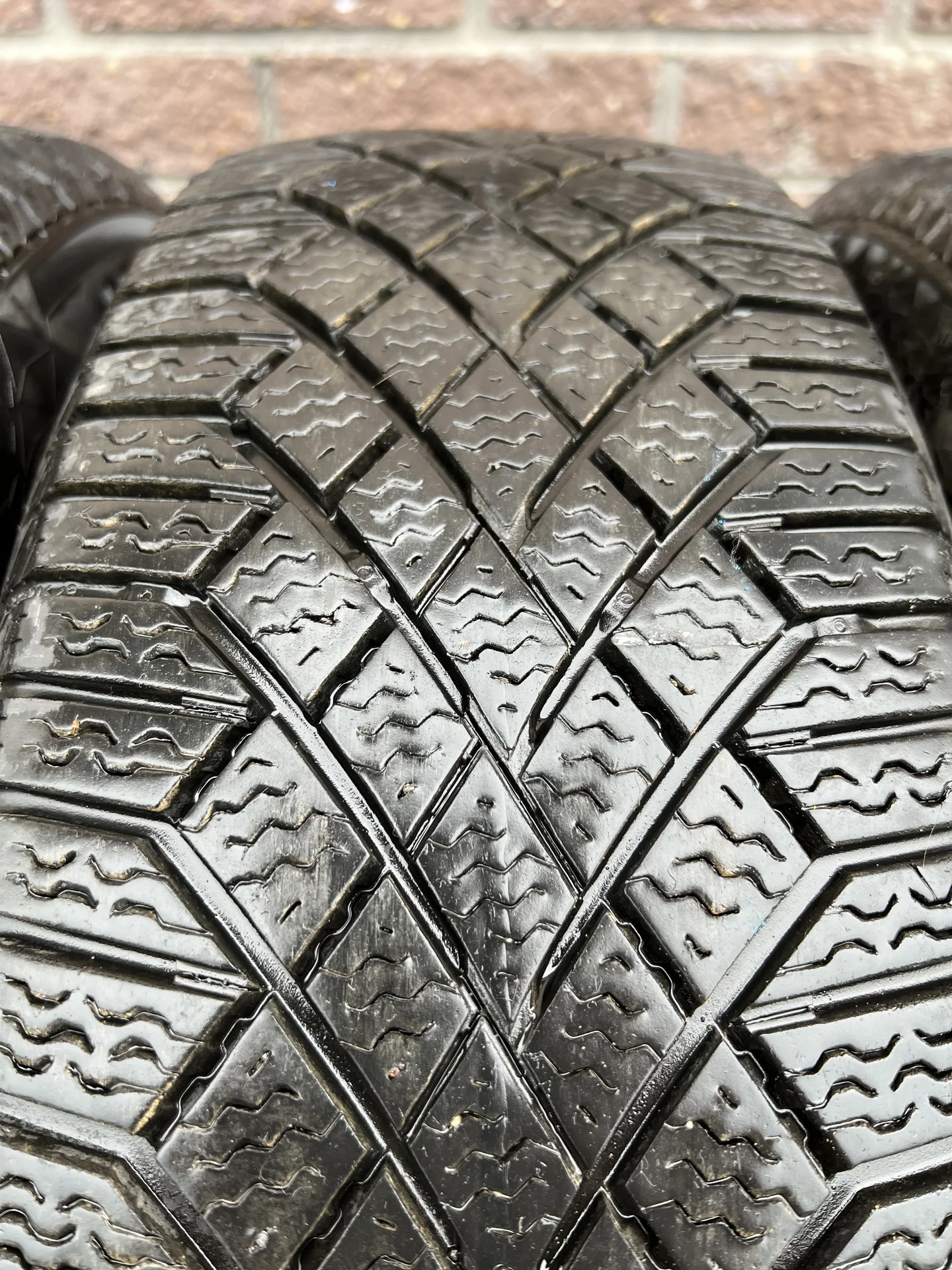 Зимние шины Continental 185/65R15 - миниатюра 2