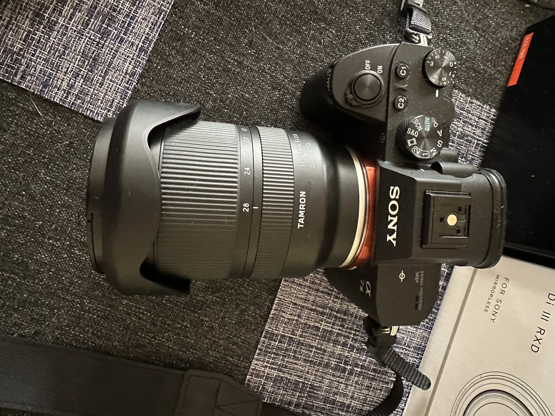 Фотоаппарат sony a7 iii с объективом и вспышкой - миниатюра 2