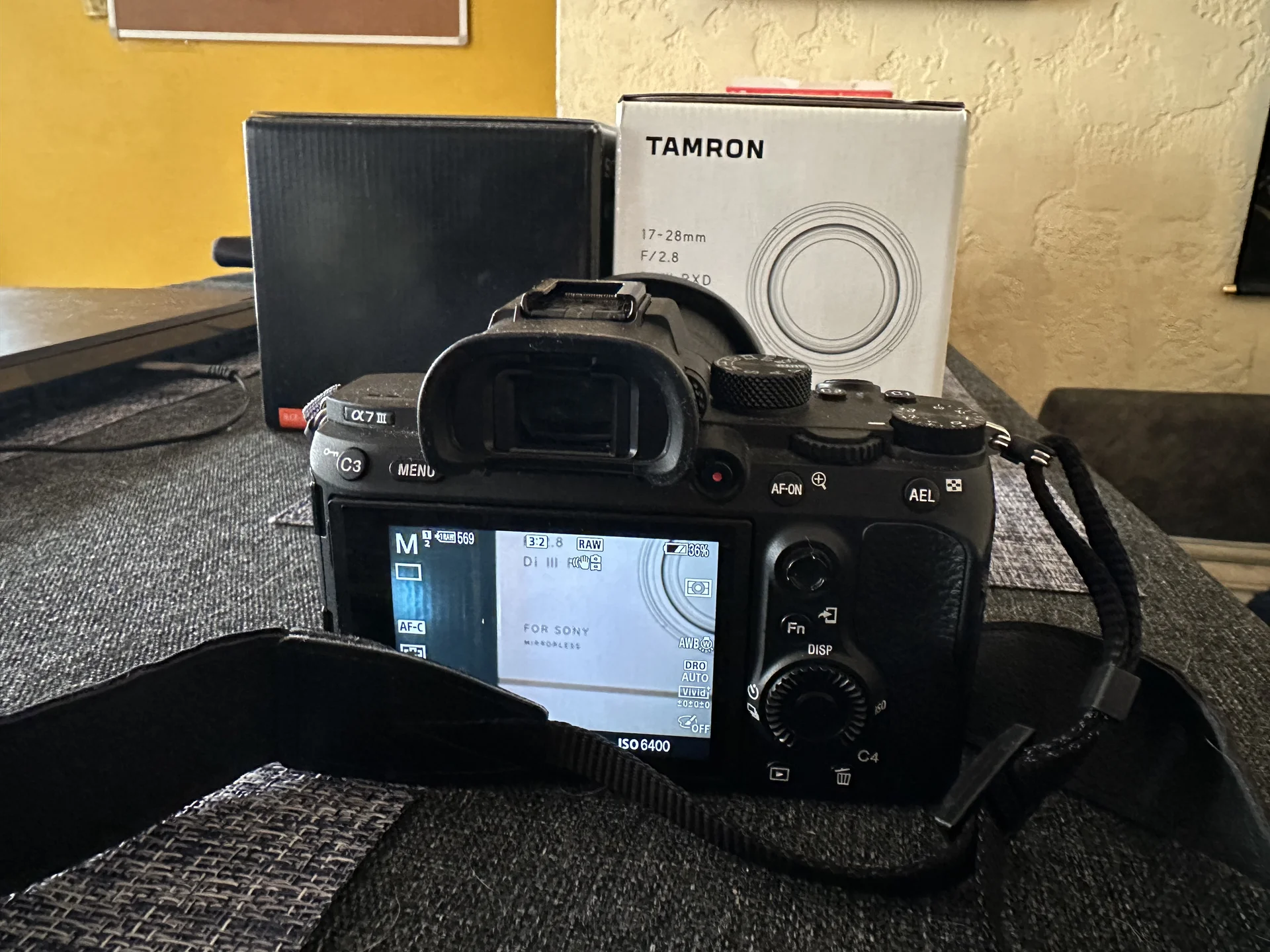 Фотоаппарат sony a7 iii с объективом и вспышкой - миниатюра 3