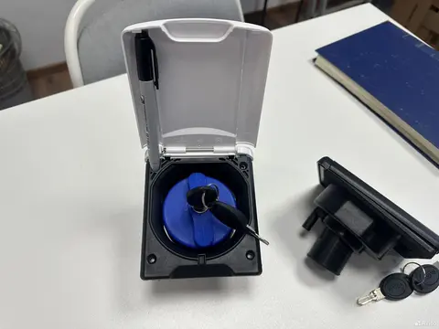 Заливная горловина с крышкой для автодома