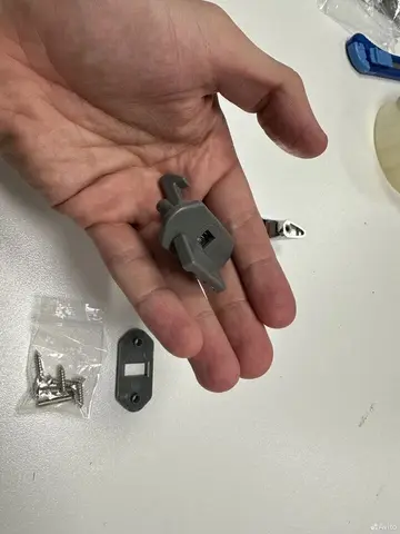 Ручка шкафа с язычком для автодома