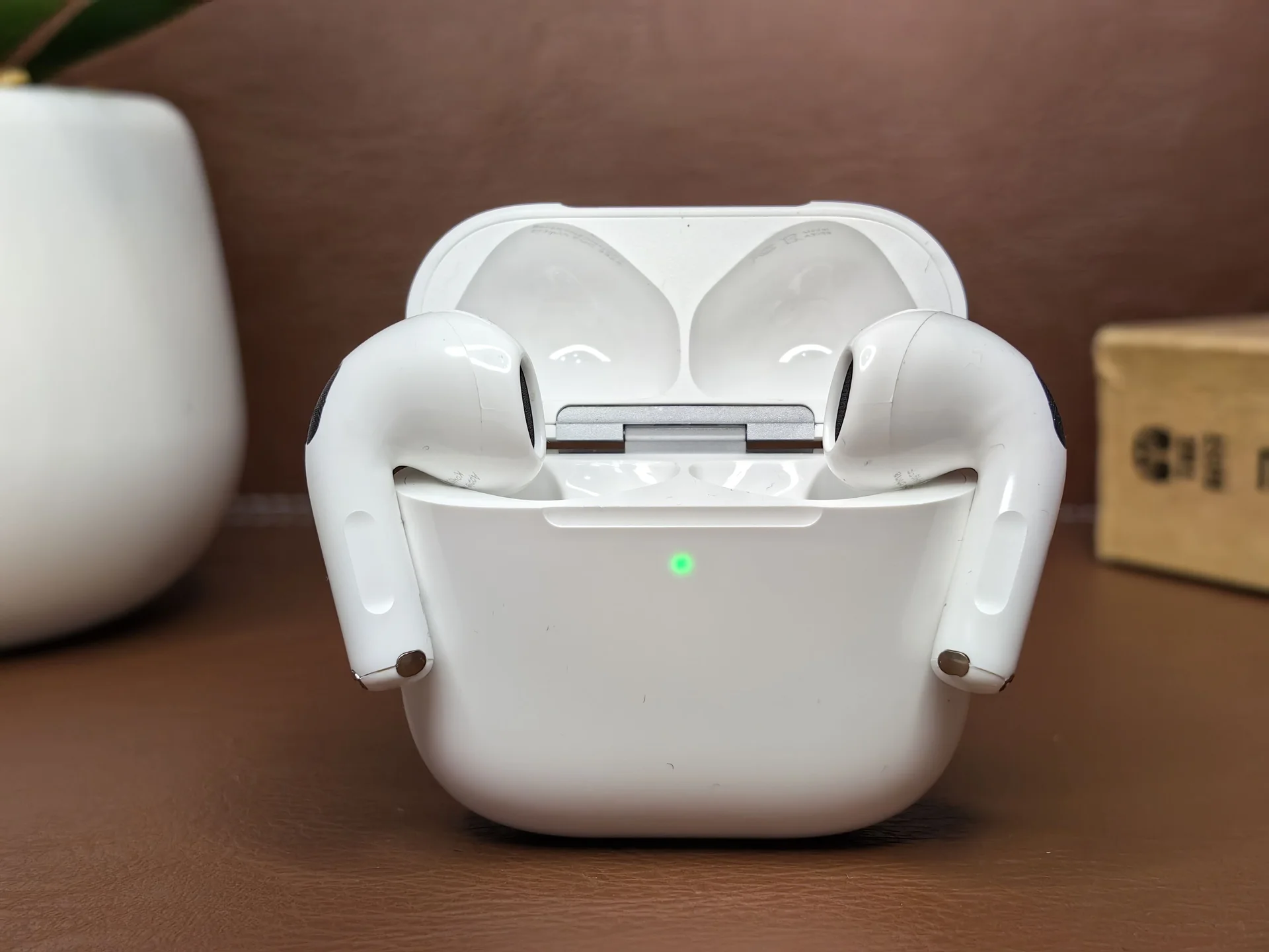 AirPods 4 : ягуар в мире наушников - миниатюра 3