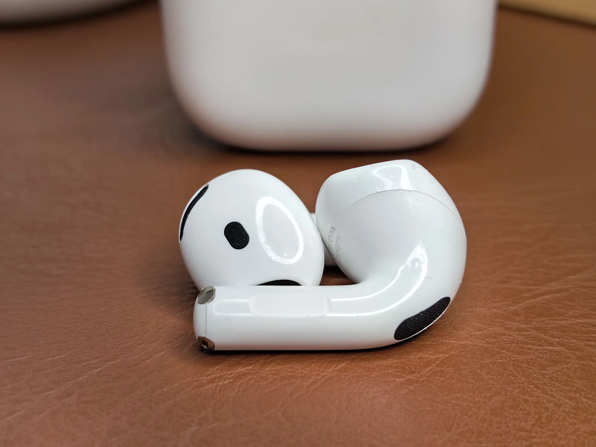 AirPods 4 : ягуар в мире наушников - миниатюра 6