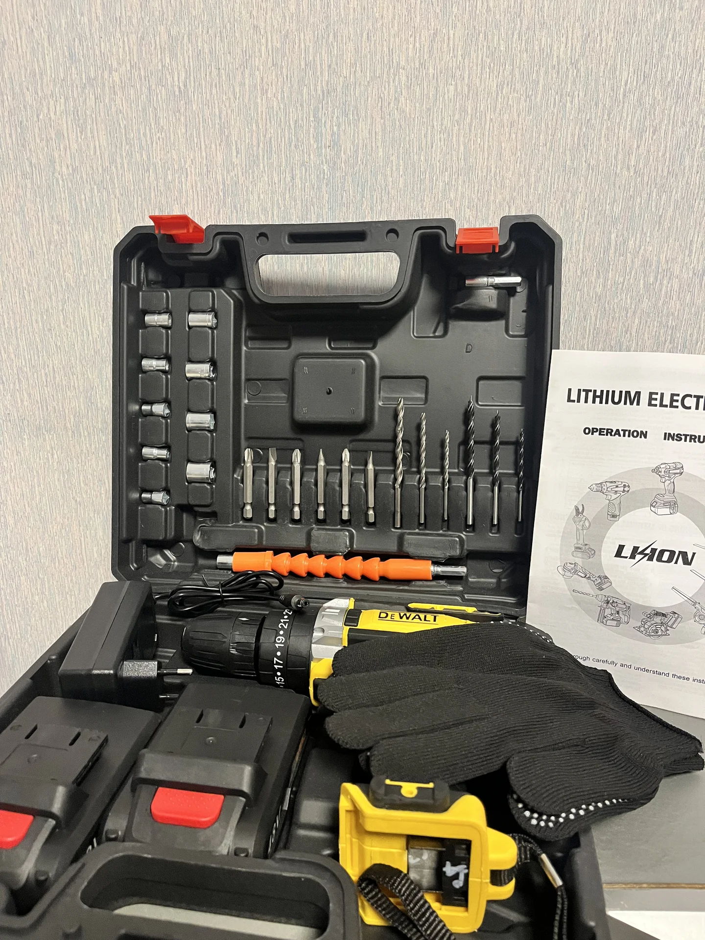 дрель шуруповерт с ударом DeWALT - миниатюра 2