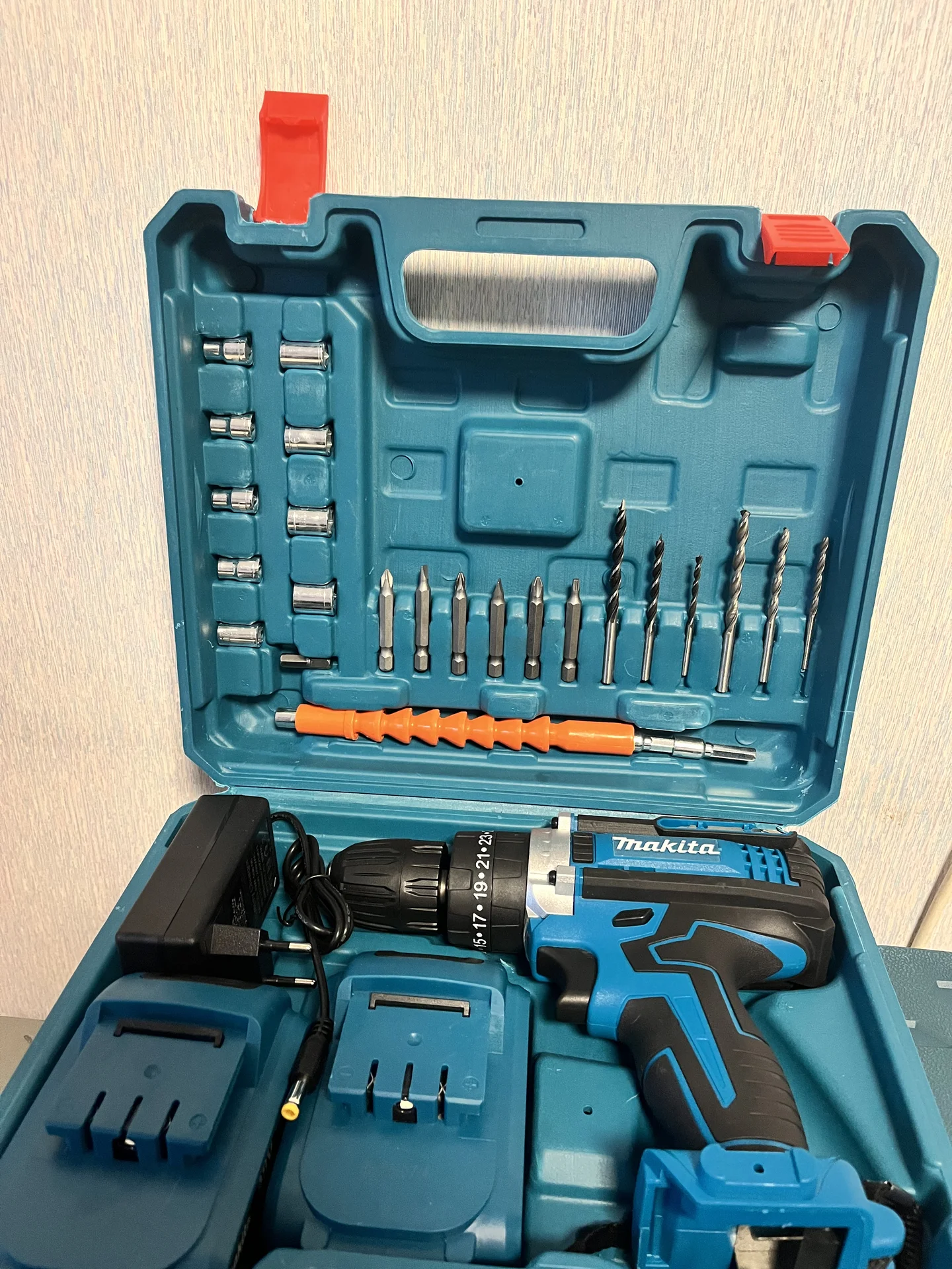 шуруповерт makita - миниатюра 2