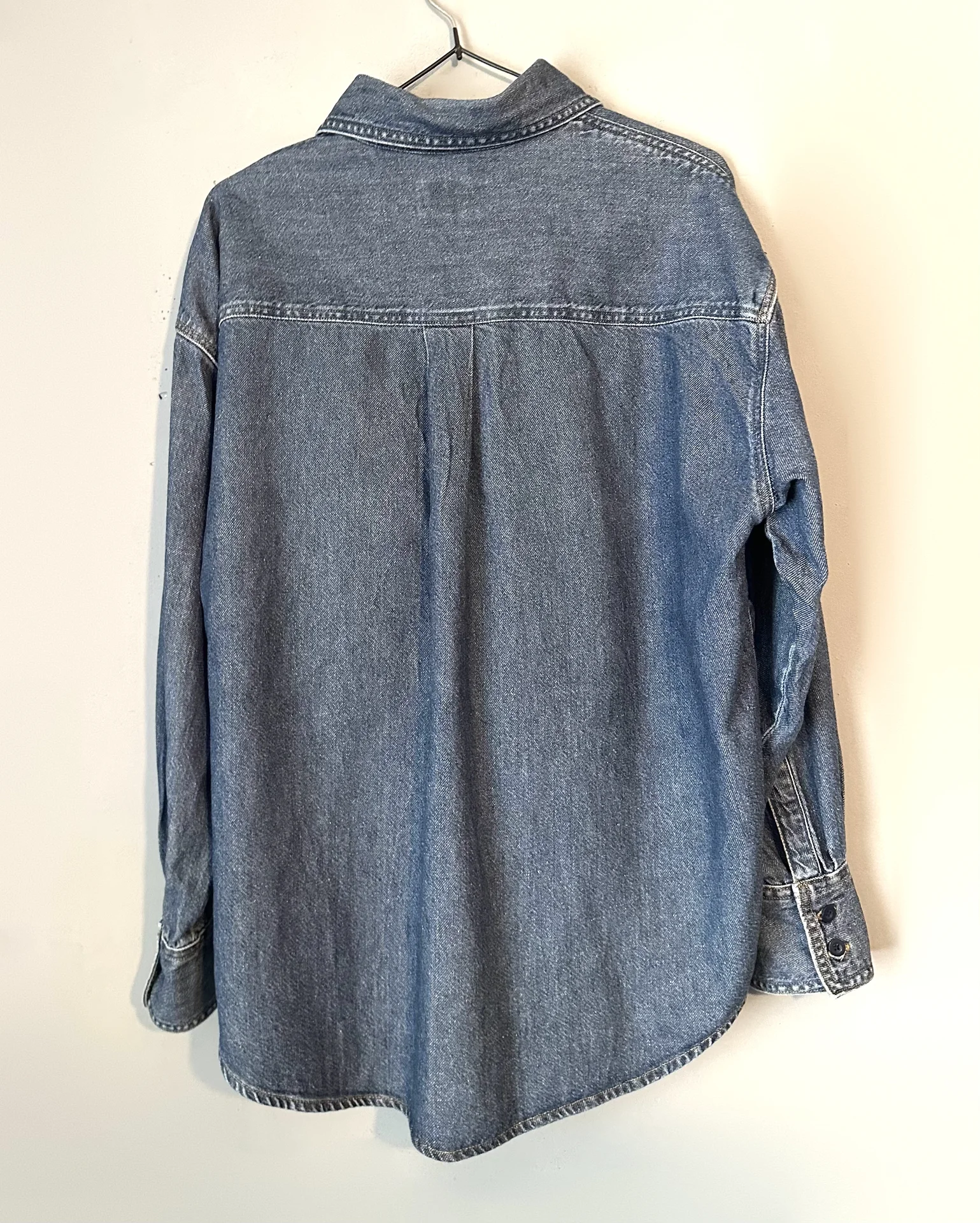 Рубашка Levis женская оверсайз джинсовая - миниатюра 5