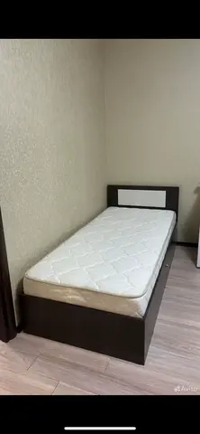кровать с матрасом