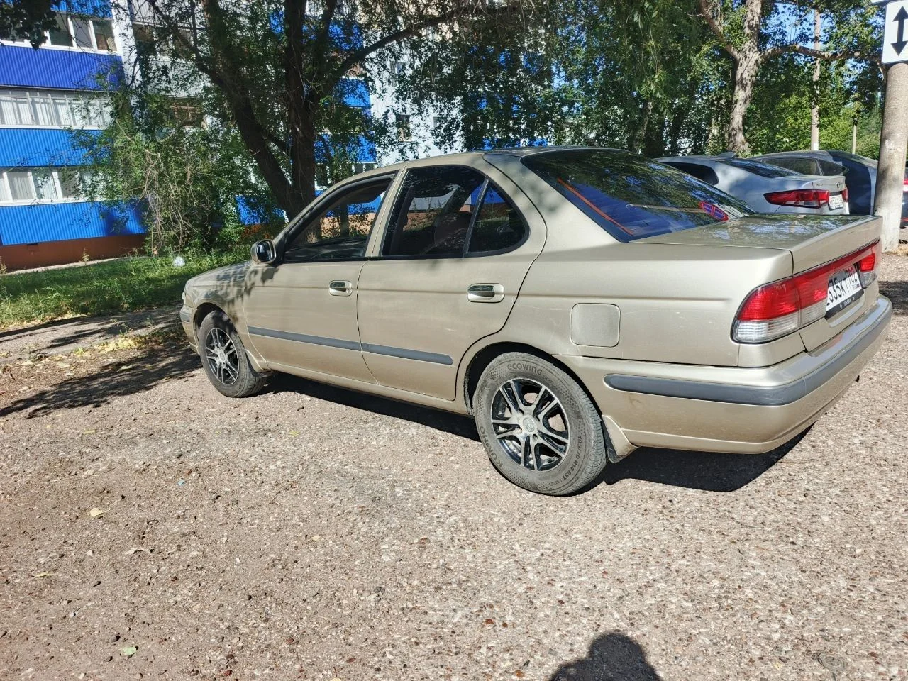 Nissan sunny - миниатюра 3