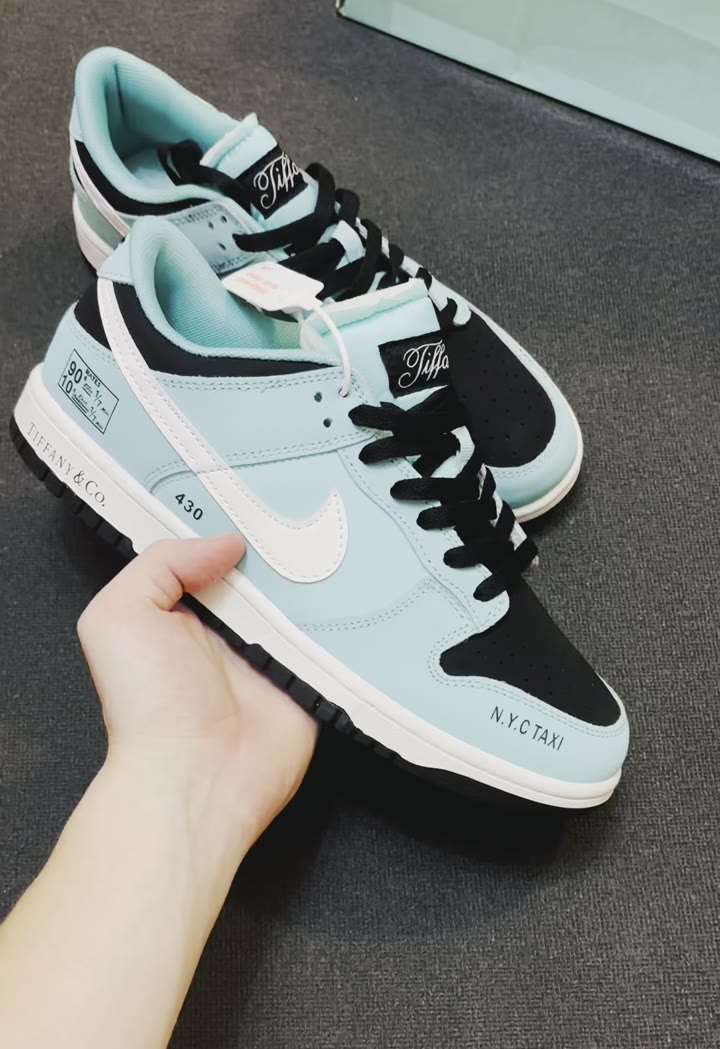 кроссовки Nike Dunk Tiffany - видео 8