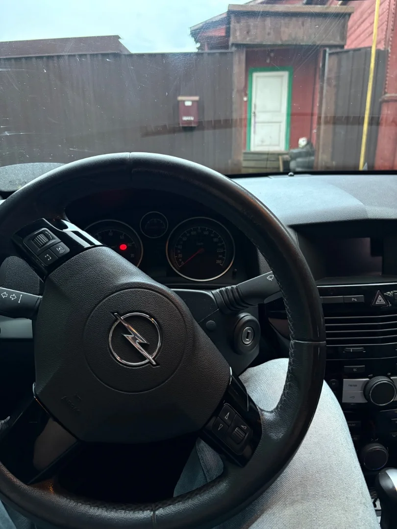 Opel Astra H 2012 - миниатюра 5