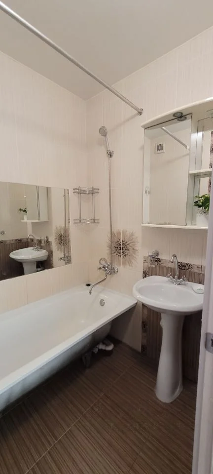 2-к. квартира, 70 м², 12/35 эт. - миниатюра 6