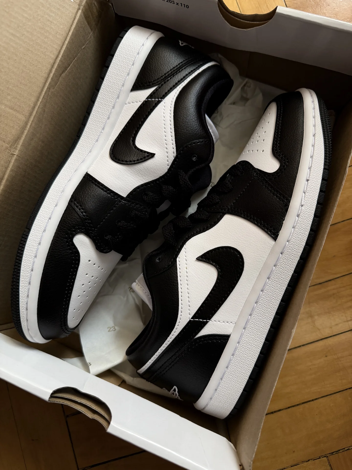 Кроссовки Nike Air Jordan 1 Low 38eu Оригинал - миниатюра 3