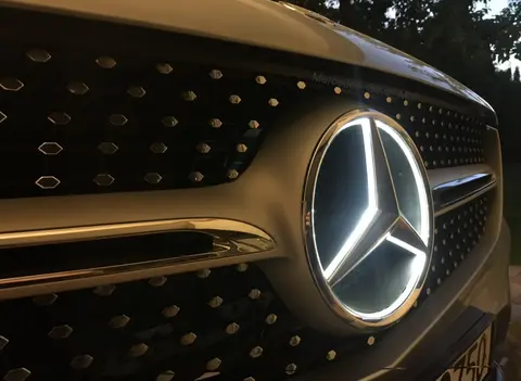 эмблема с подсветкой Mercedes Benz