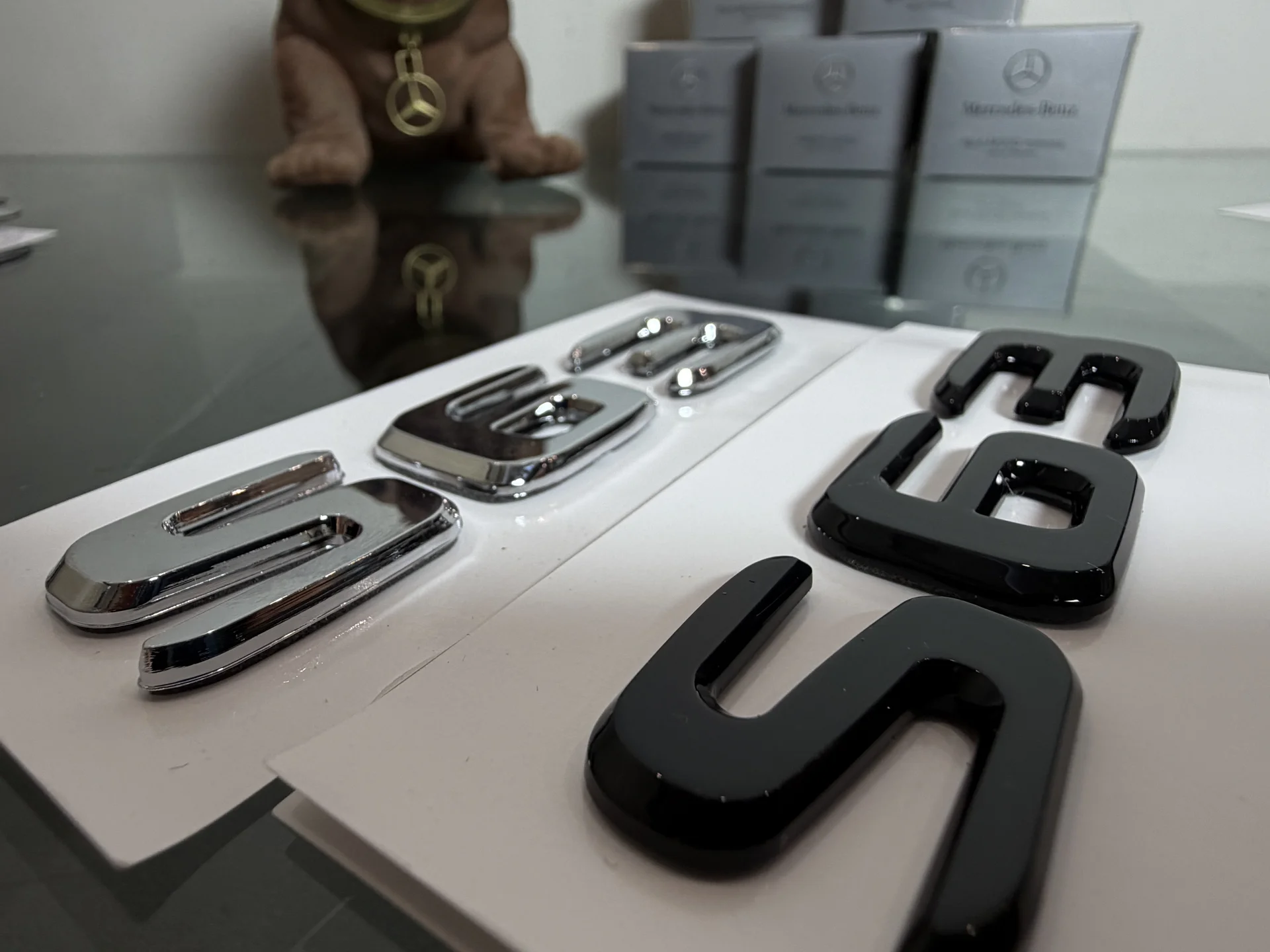шильдик AMG Mercedes Benz нв крышку багажника - миниатюра 2