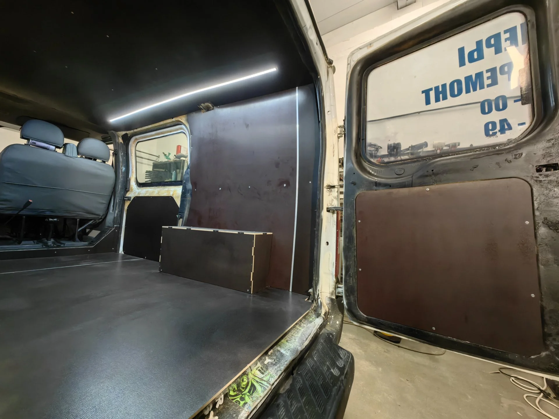 Обшивка кузова фургона FordTransit - миниатюра 4
