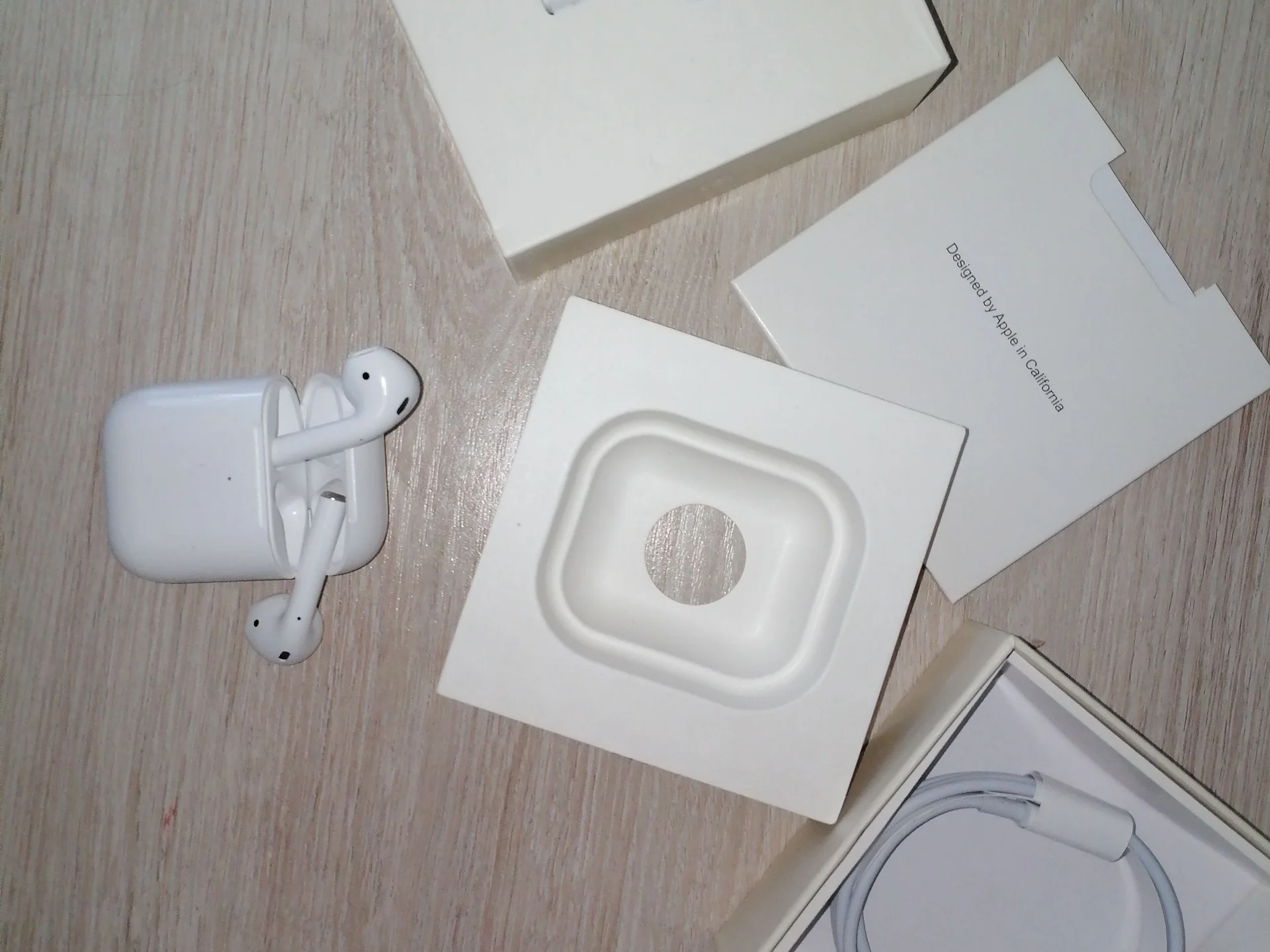 Наушники AirPods - миниатюра 3