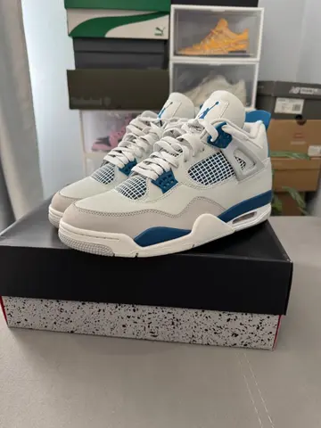 Jordan 4 "military blue"