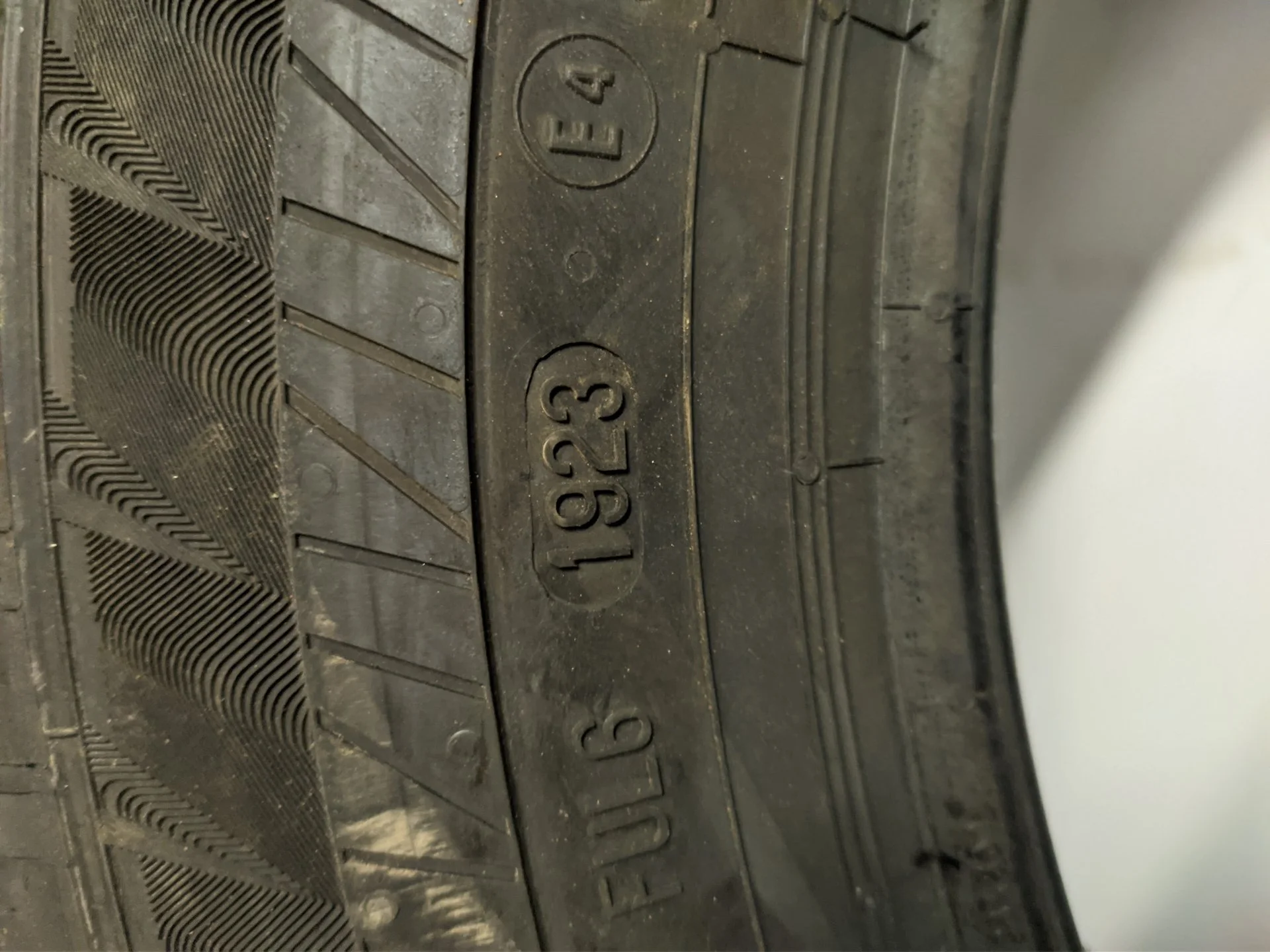 Продам комплект покрышек Matador MPS 500 Sibir Ice Van 205/65 R16C - миниатюра 4
