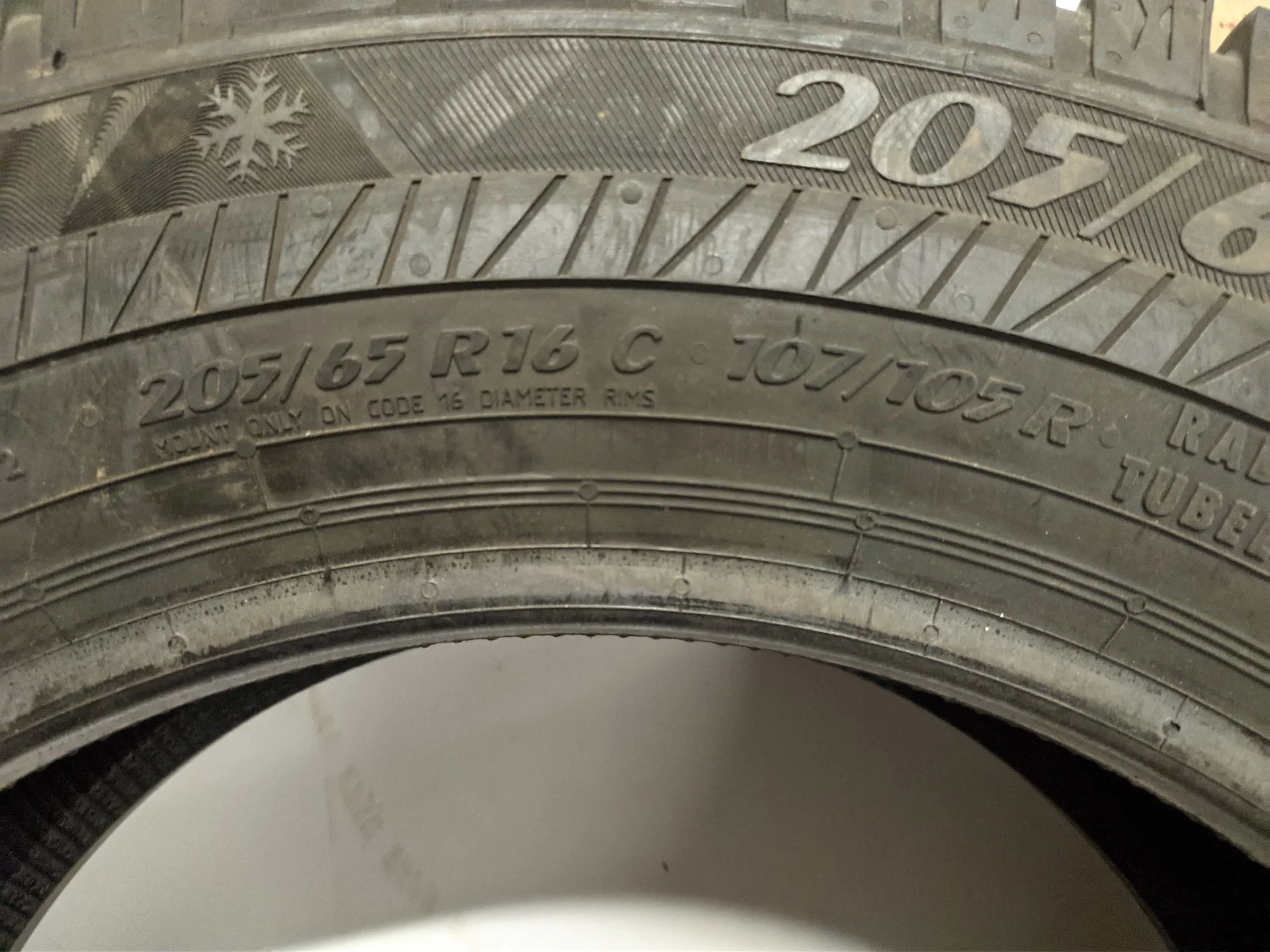 Продам комплект покрышек Matador MPS 500 Sibir Ice Van 205/65 R16C - миниатюра 5
