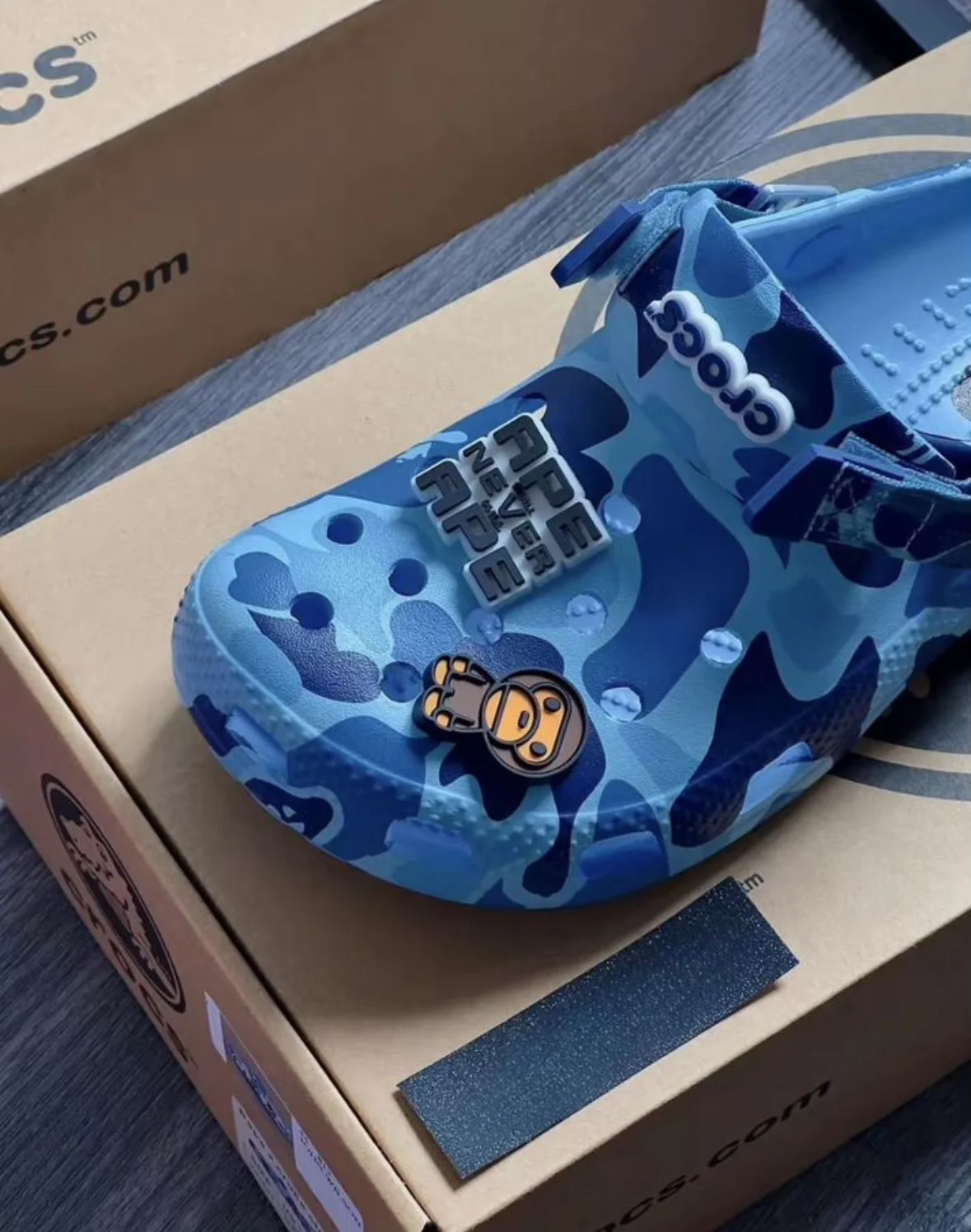Crocs x Bape - миниатюра 2