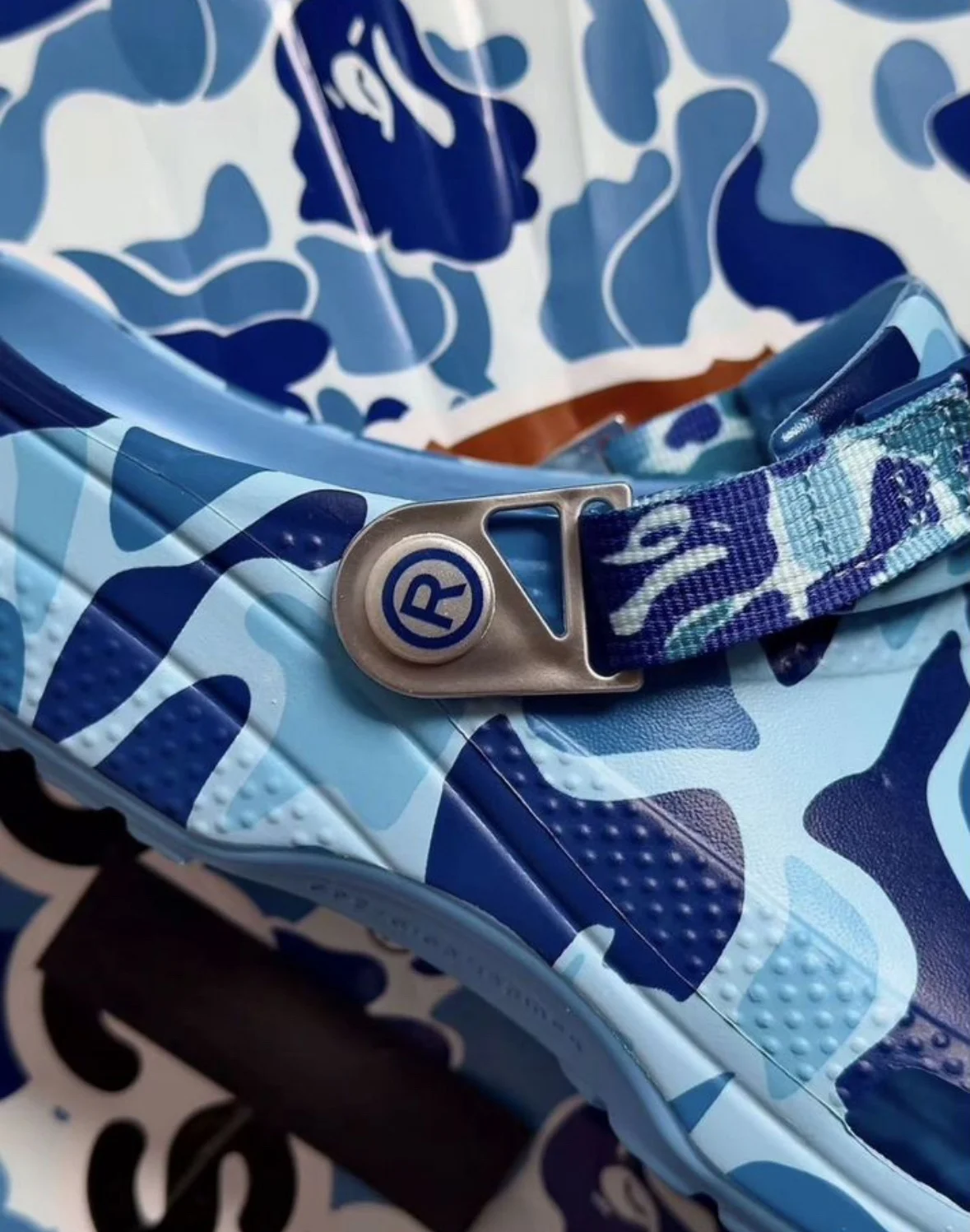 Crocs x Bape - миниатюра 6