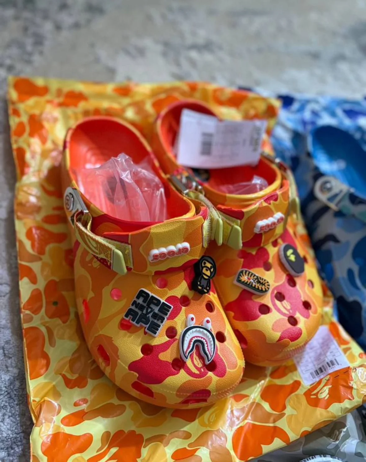 Crocs x Bape - миниатюра 7