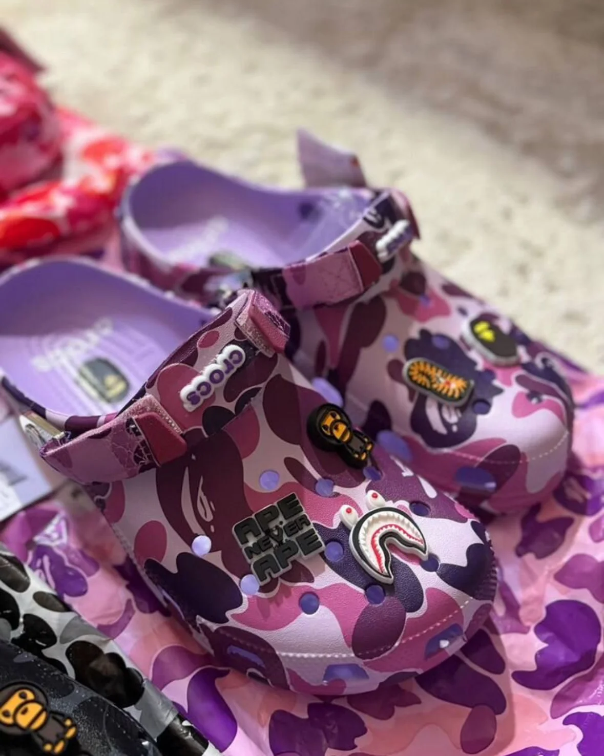 Crocs x Bape - миниатюра 10