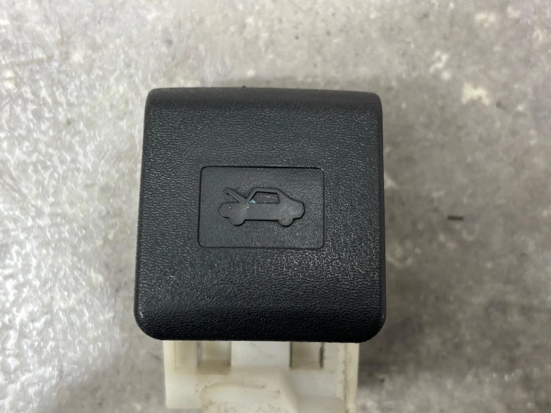 Ручка открывания капота Toyota Avensis - миниатюра 2
