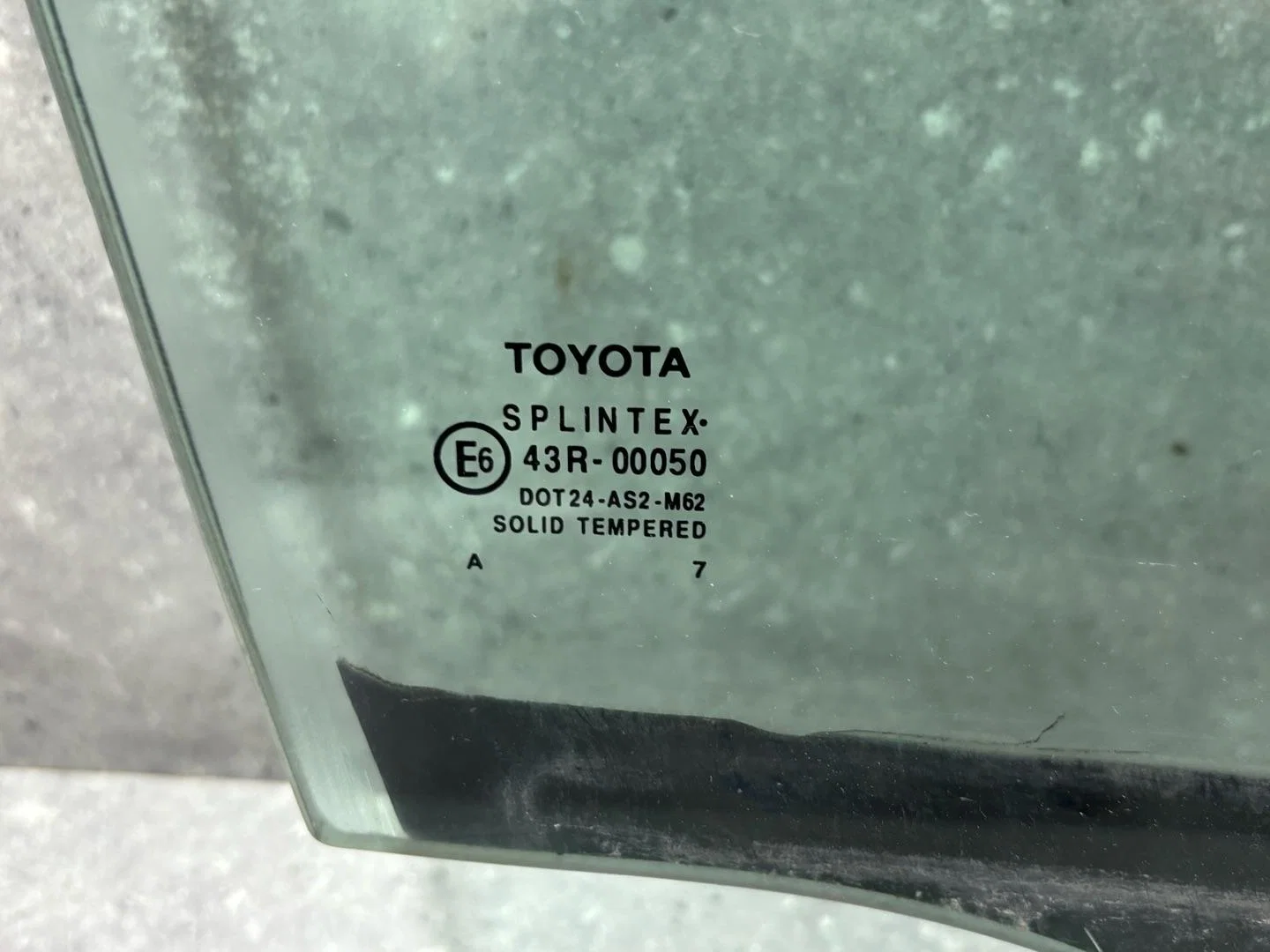 Стекло двери передней правой Toyota Avensis - миниатюра 2