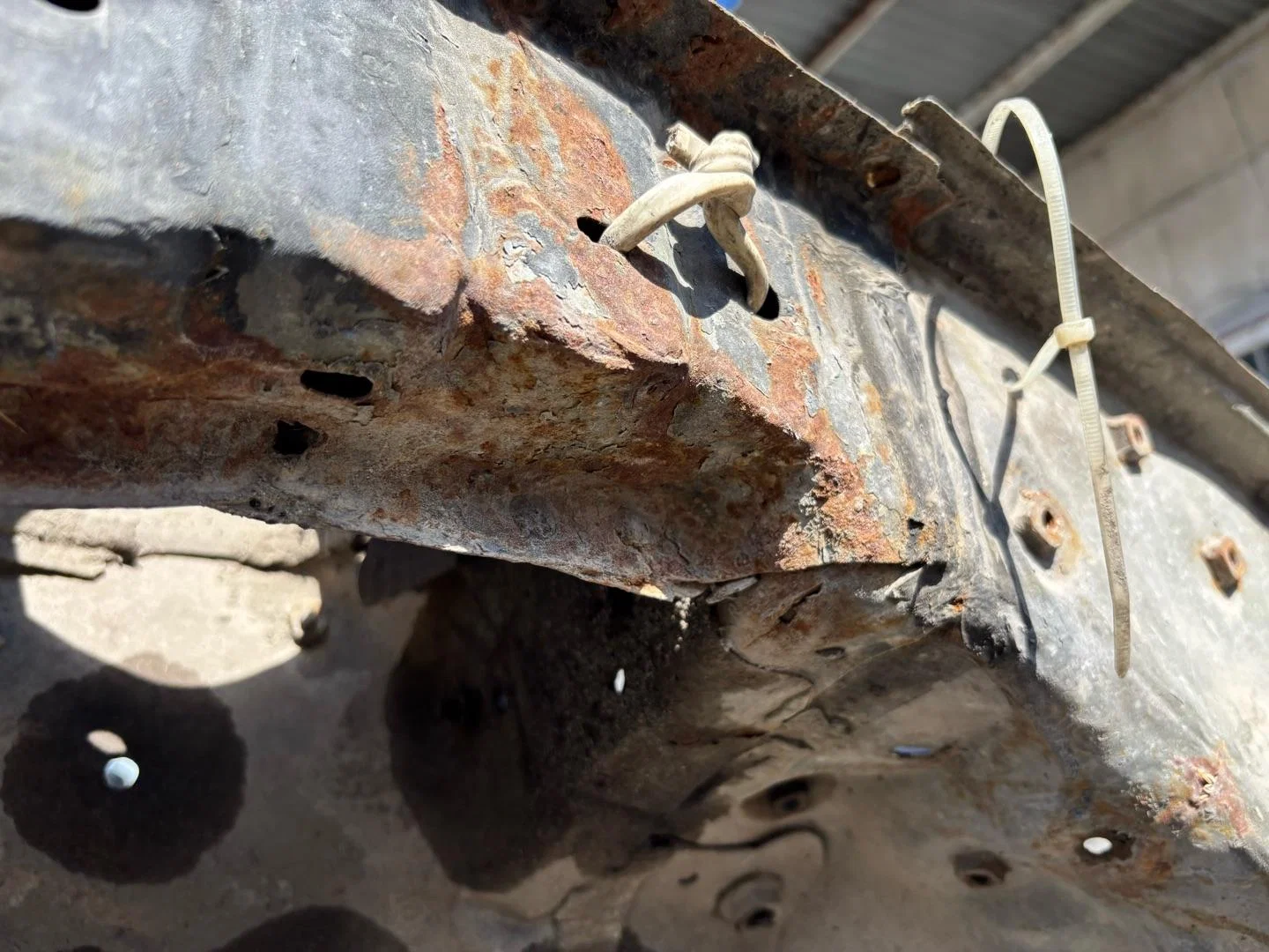 Лонжерон передний правый Toyota Avensis 5710105080 - миниатюра 4