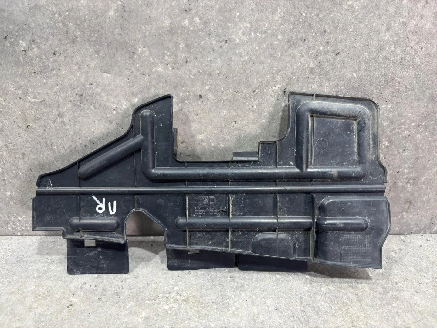 Воздуховод (дефлектор) радиатора правый Toyota - миниатюра 4