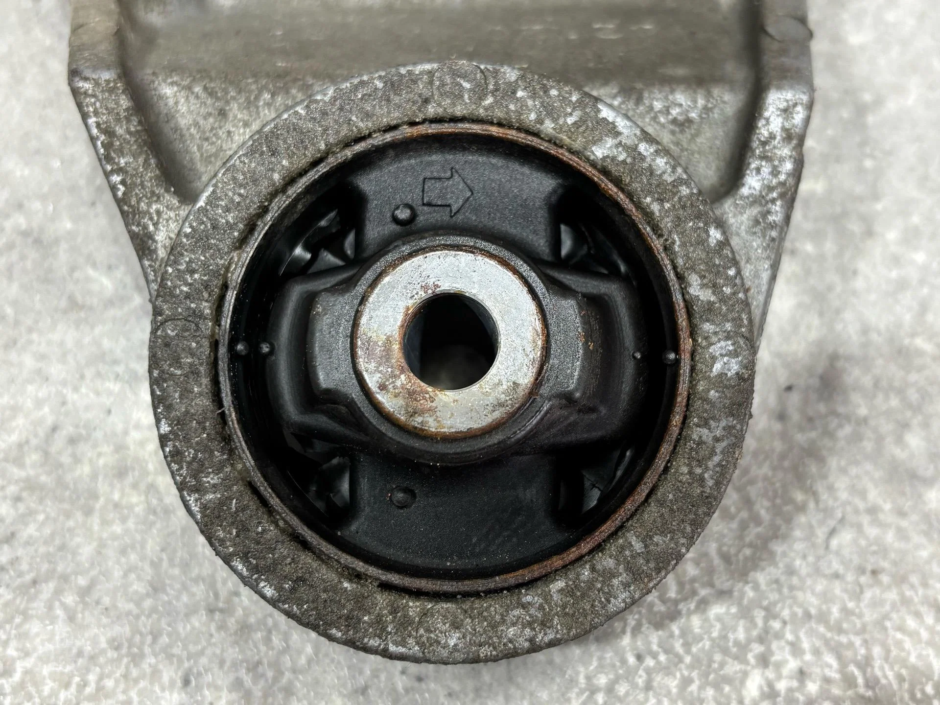 Подушка редуктора Toyota RAV4 3 XA30 ACA30 2008 - миниатюра 4