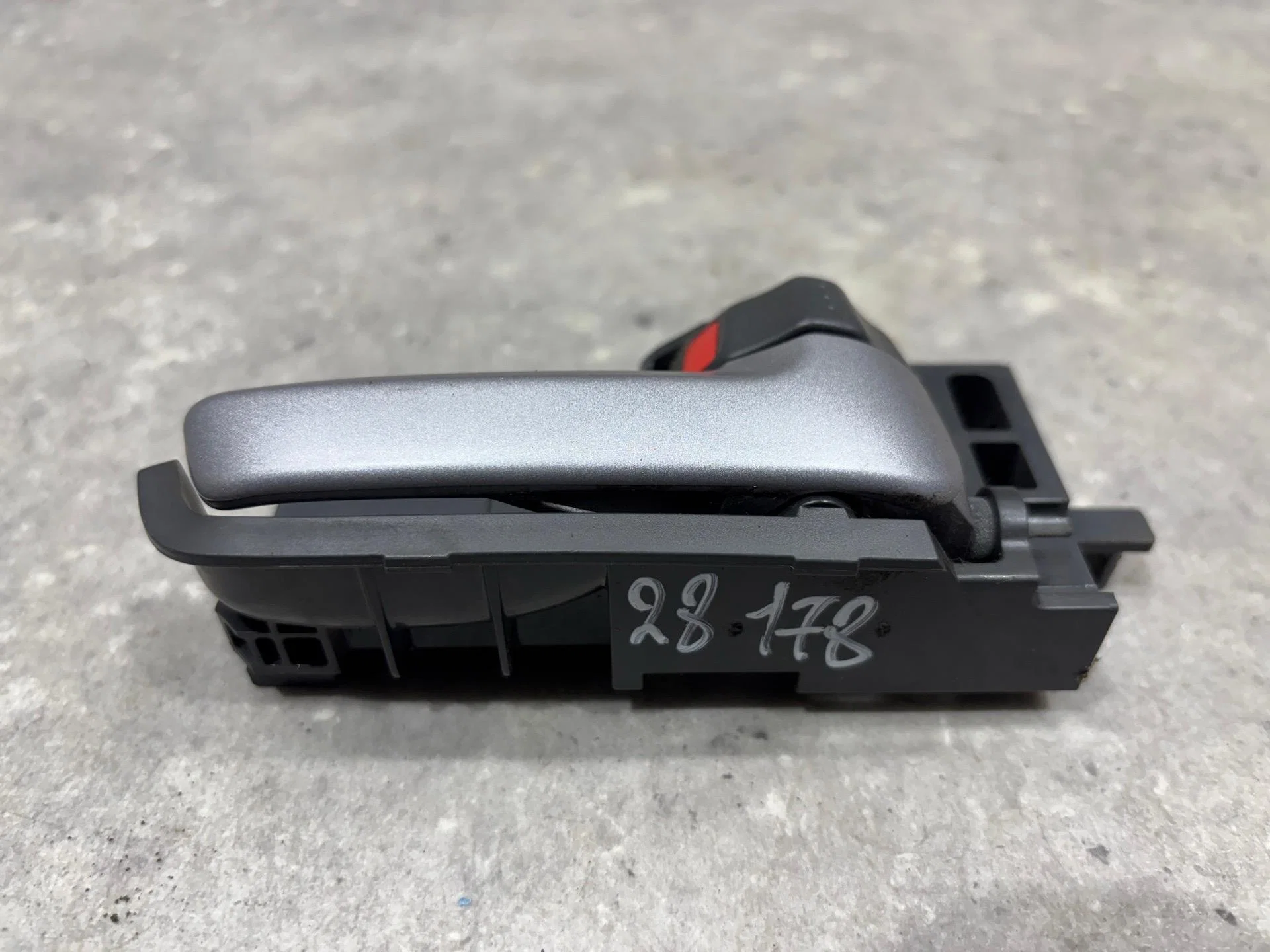 Ручка внутренняя двери правой Suzuki SX4 1 YA21S - миниатюра 2