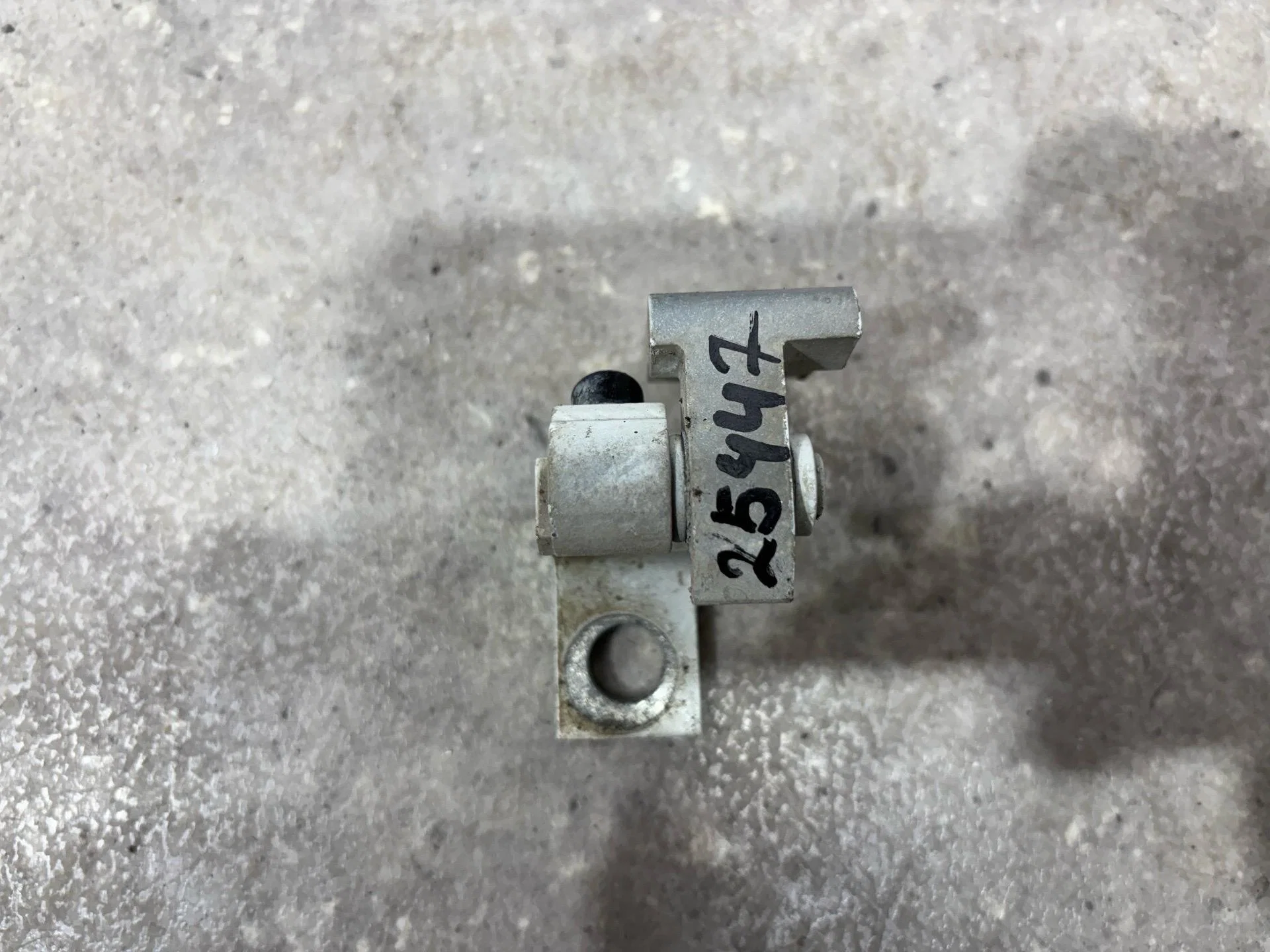 Петля двери Volkswagen Polo 5 6C1 2014 7N0831402 - миниатюра 2