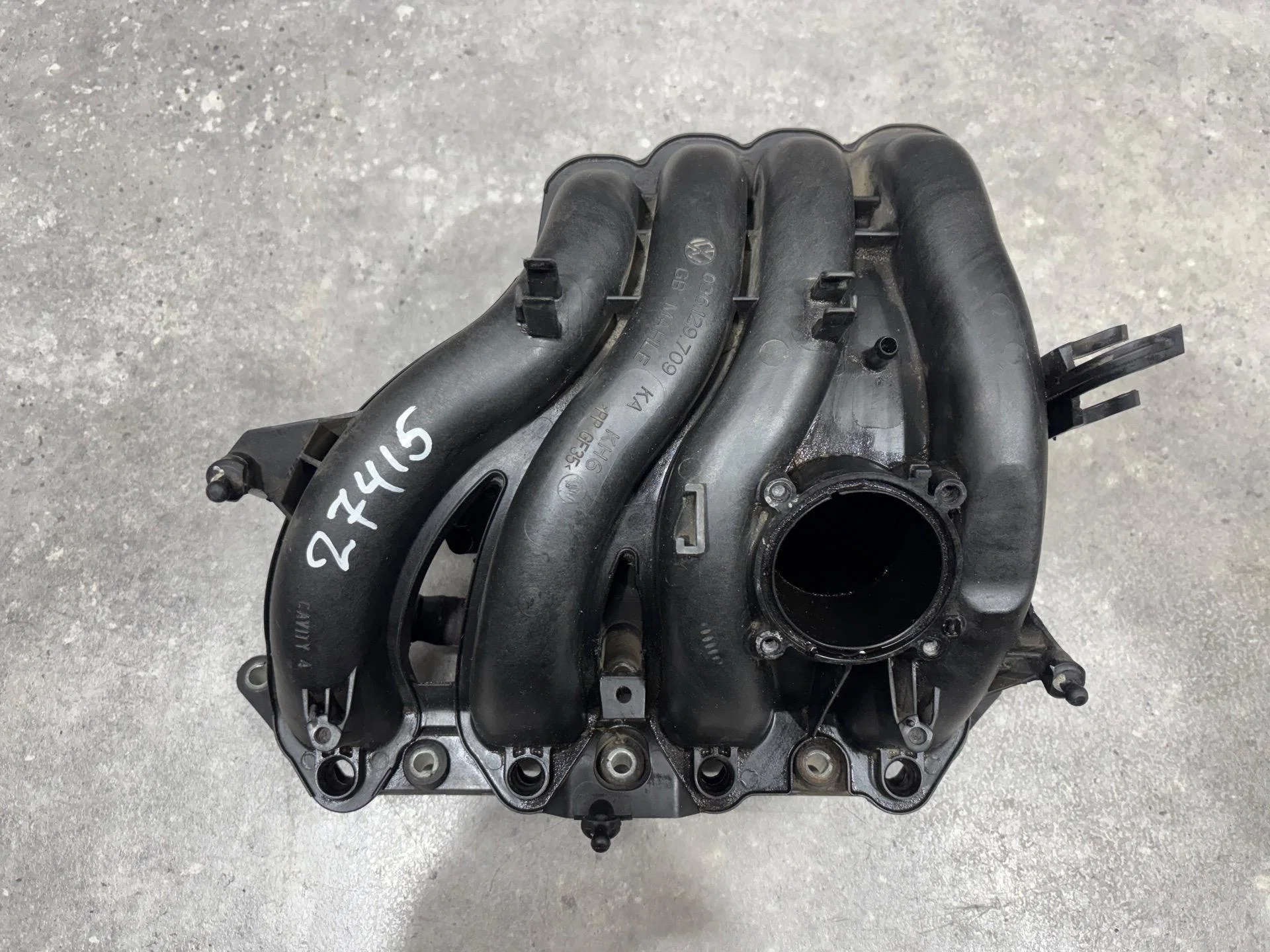 Впускной коллектор Volkswagen Jetta 6 рест. 162 - изображение 1