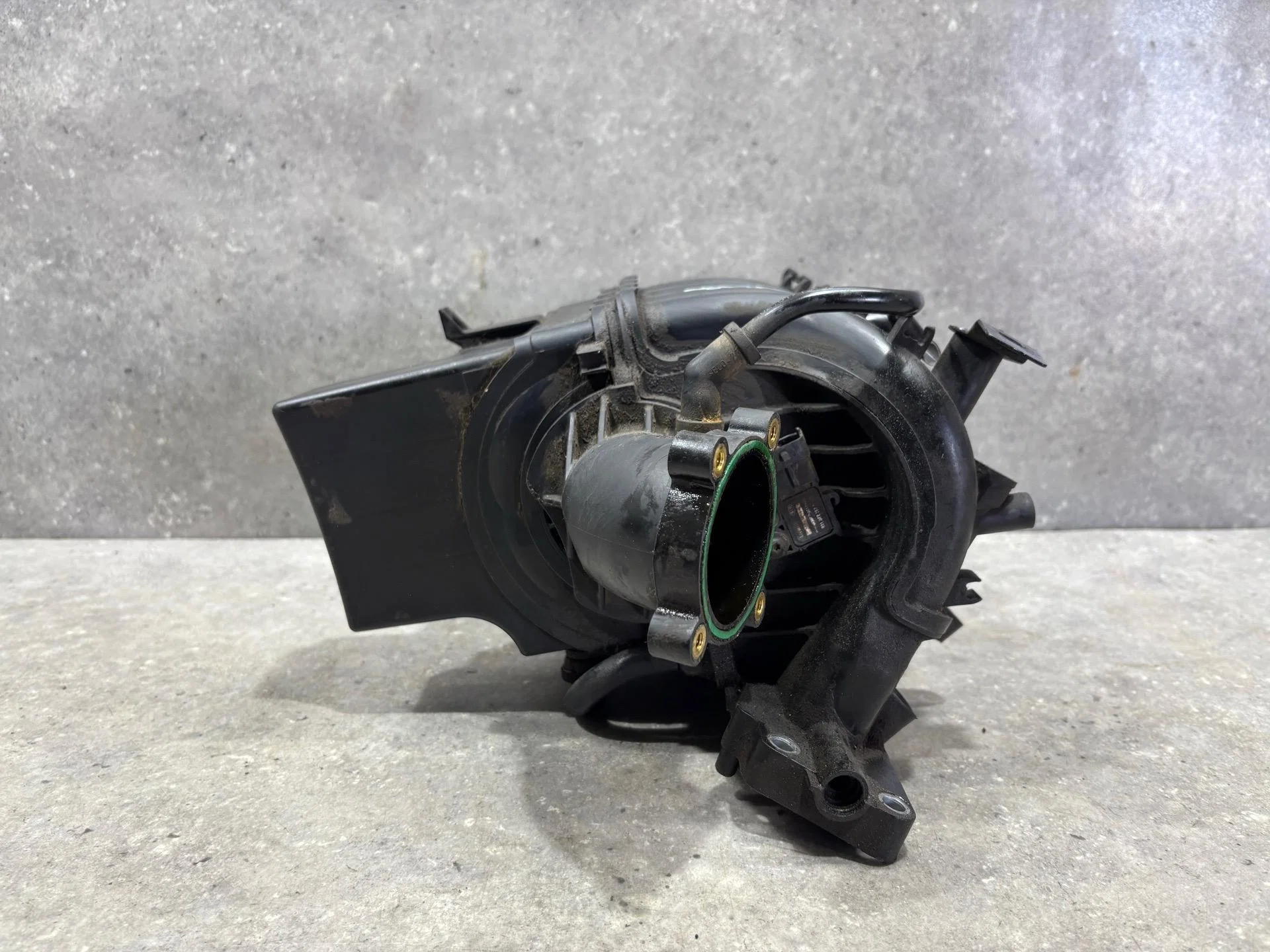 Впускной коллектор Opel Astra H рест. L48 2007 - миниатюра 3