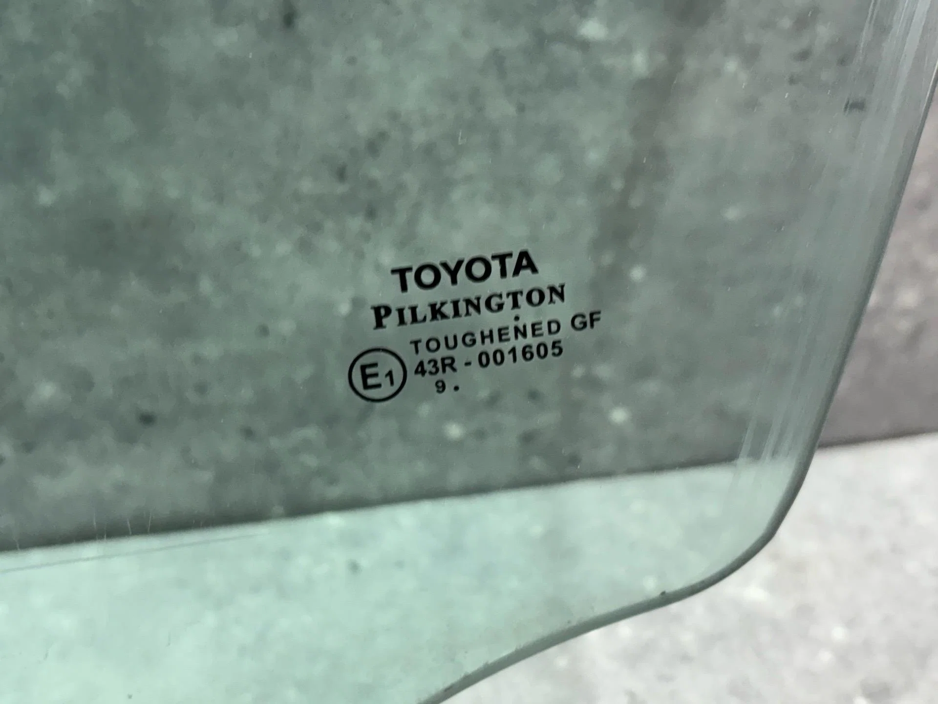 Стекло двери передней левой Toyota Avensis 3 T270 - миниатюра 2