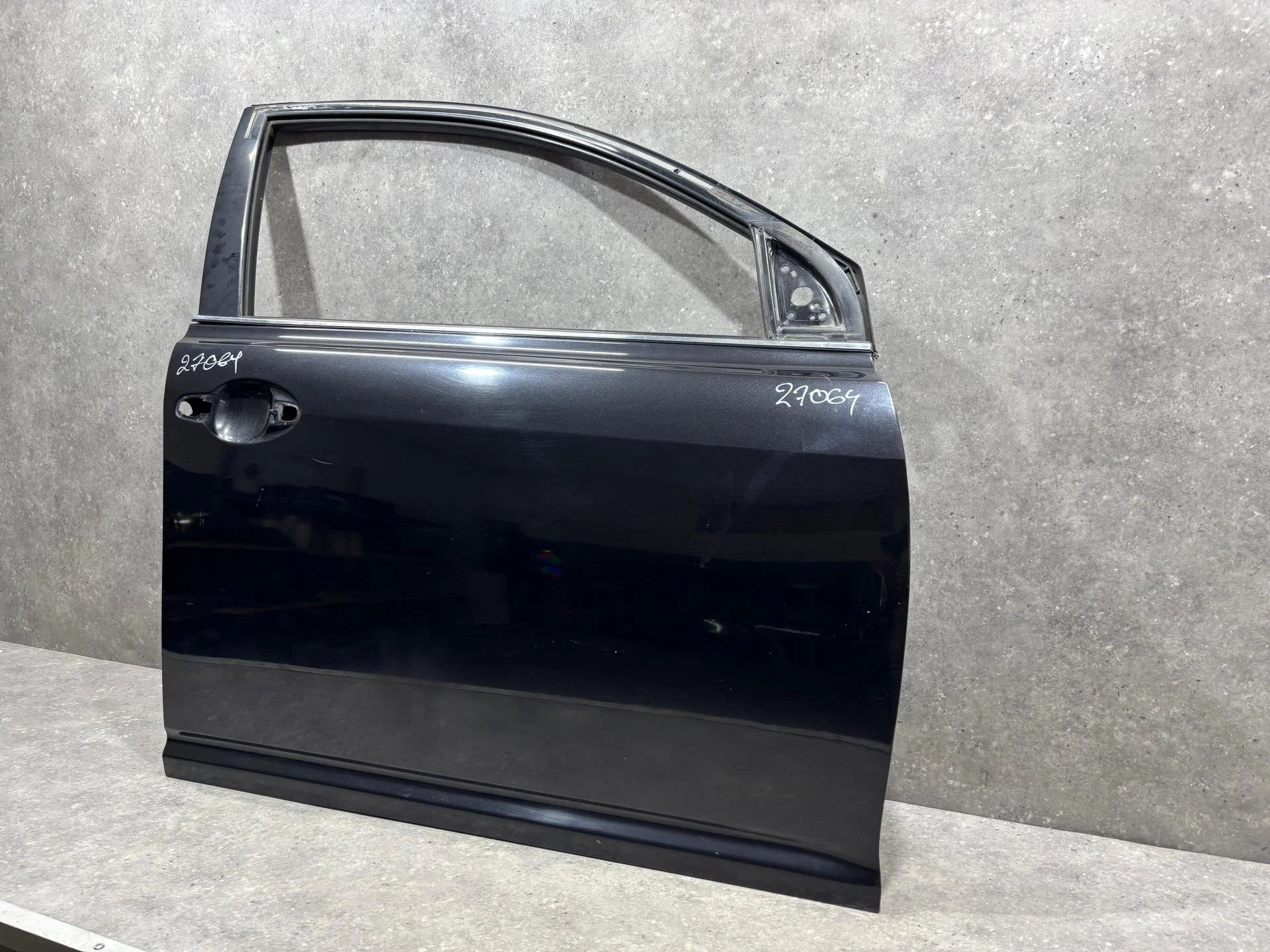Дверь передняя правая Toyota Avensis 2 T250 рест. - миниатюра 2