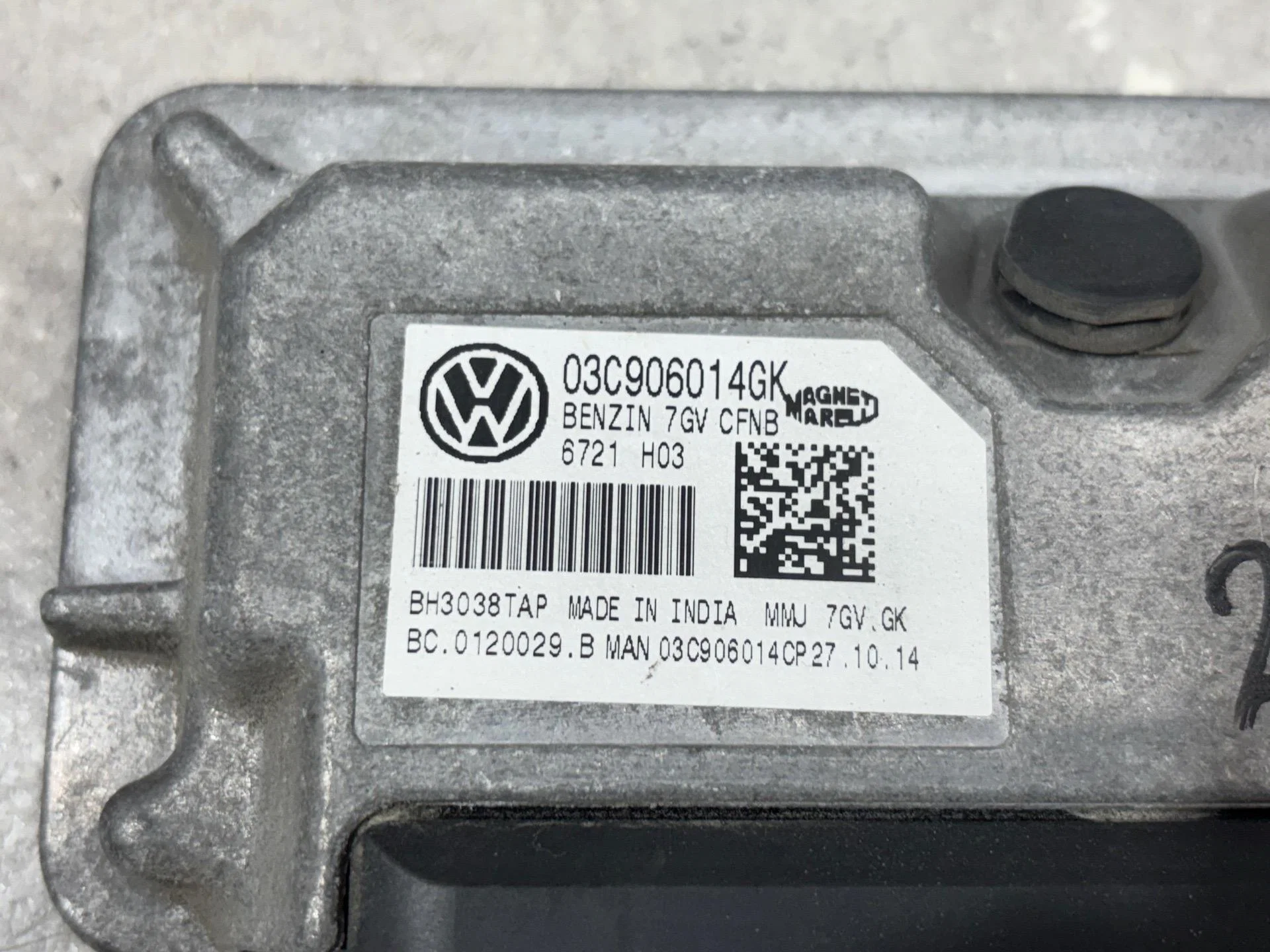 Блок управления двигателем Volkswagen Jetta - миниатюра 2
