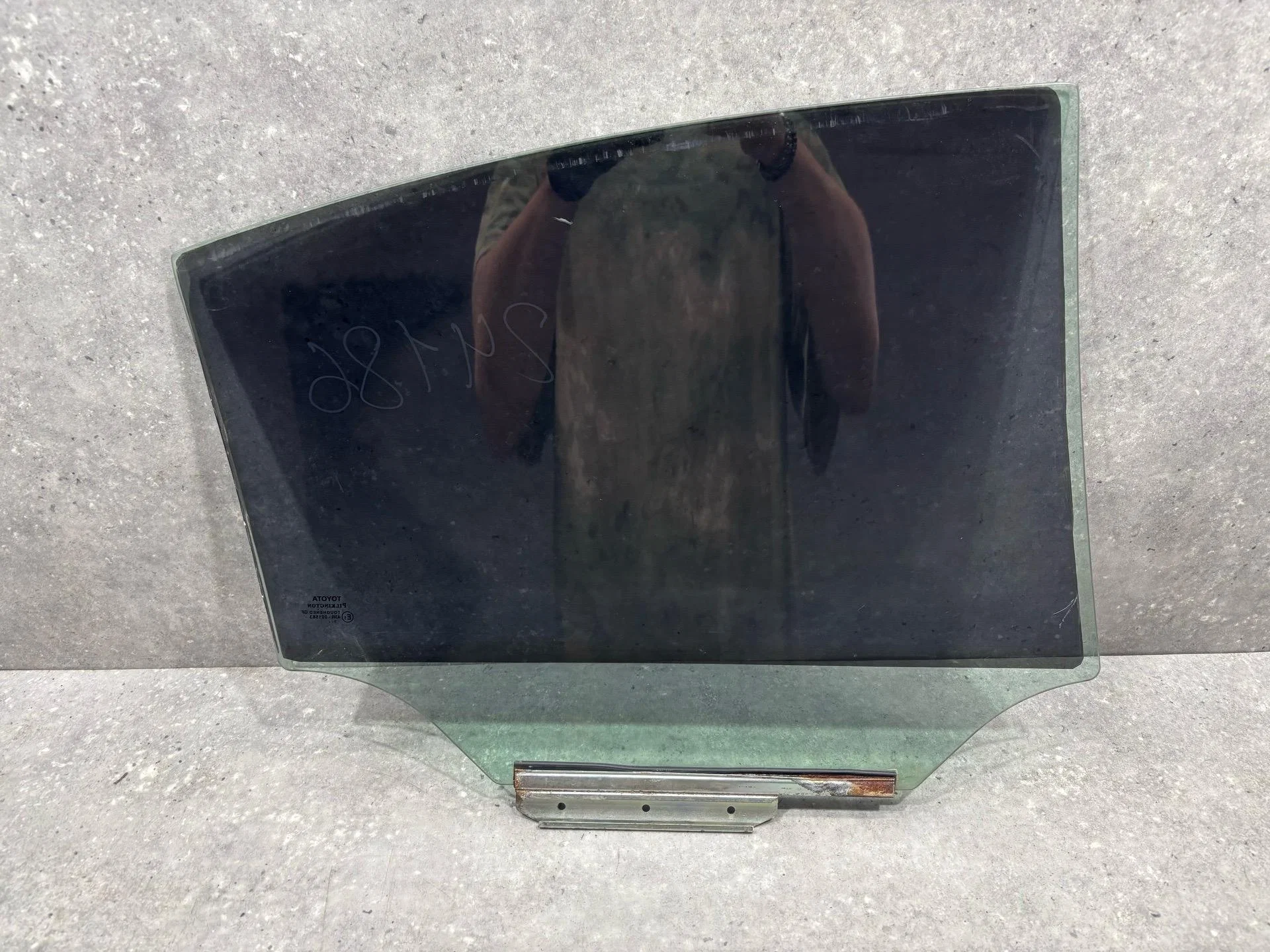 Стекло двери задней левой Toyota Avensis 3 T270 - миниатюра 3