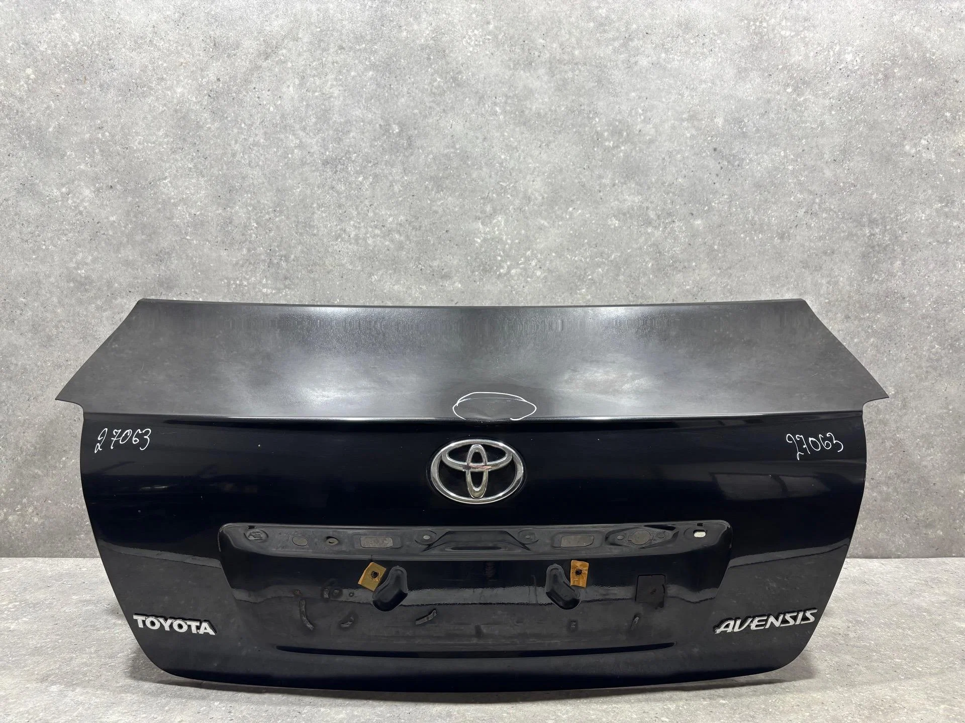 Крышка багажника Toyota Avensis 2 T250 рест. - изображение 1