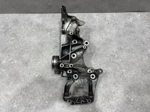 Кронштейн генератора Renault Symbol 2 LU01 2010
