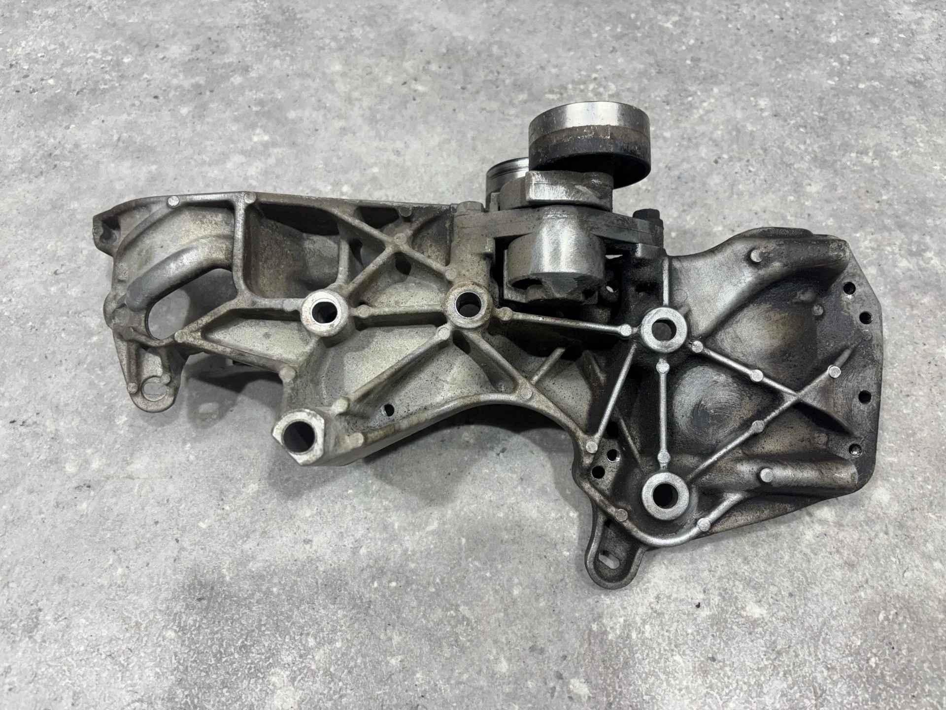 Кронштейн генератора Renault Symbol 2 LU01 2010 - миниатюра 7