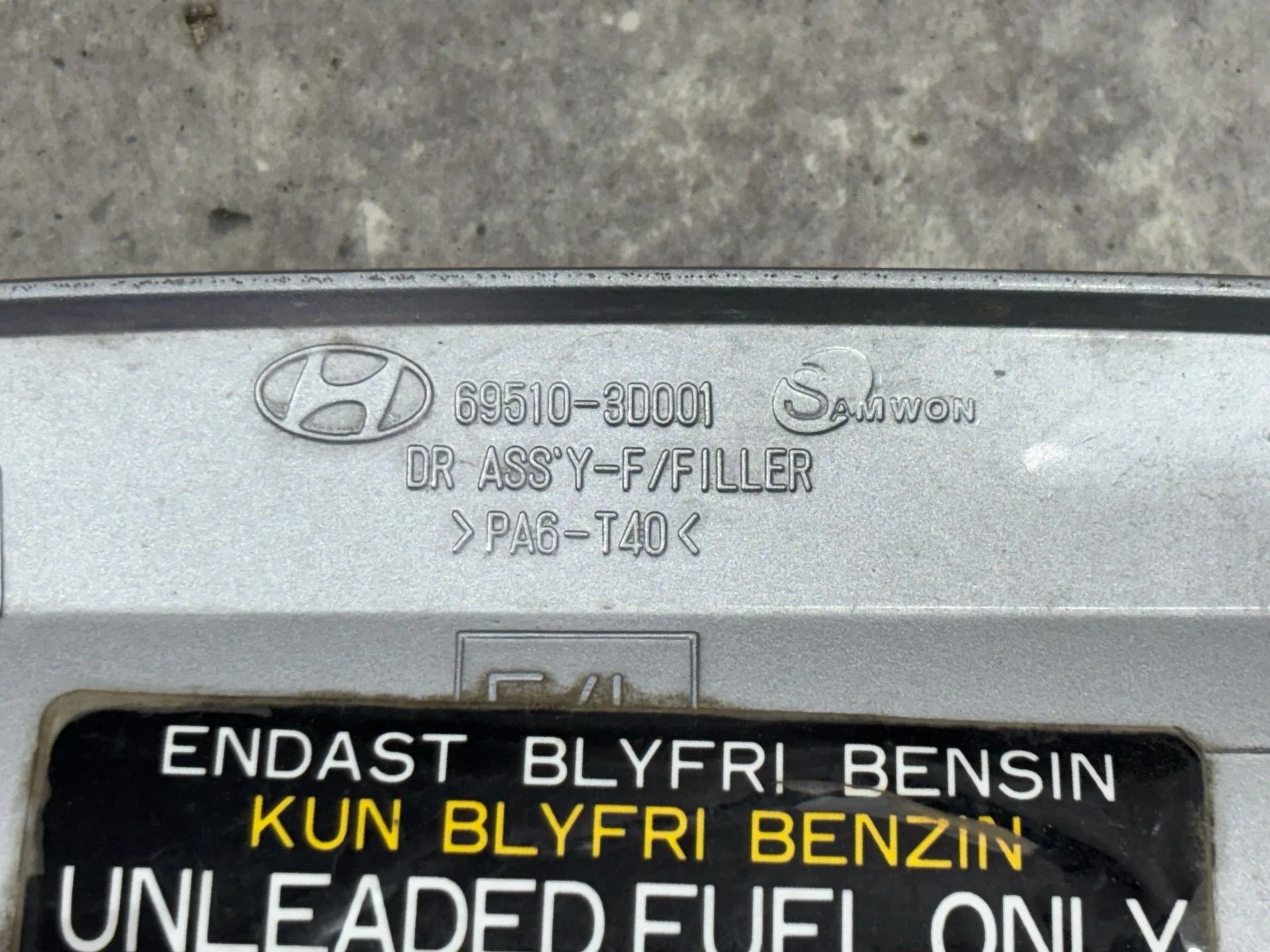 Лючок топливного бака Hyundai Sonata 4 рест. EF - миниатюра 4