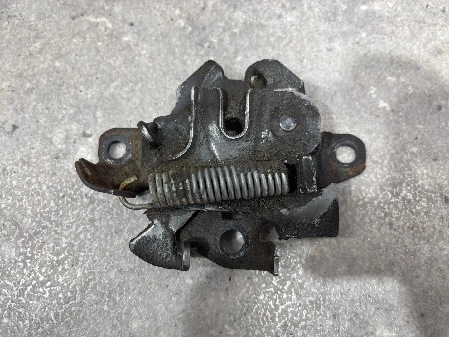 Замок капота Toyota Avensis 3 T270 ADT270 2010 - миниатюра 3