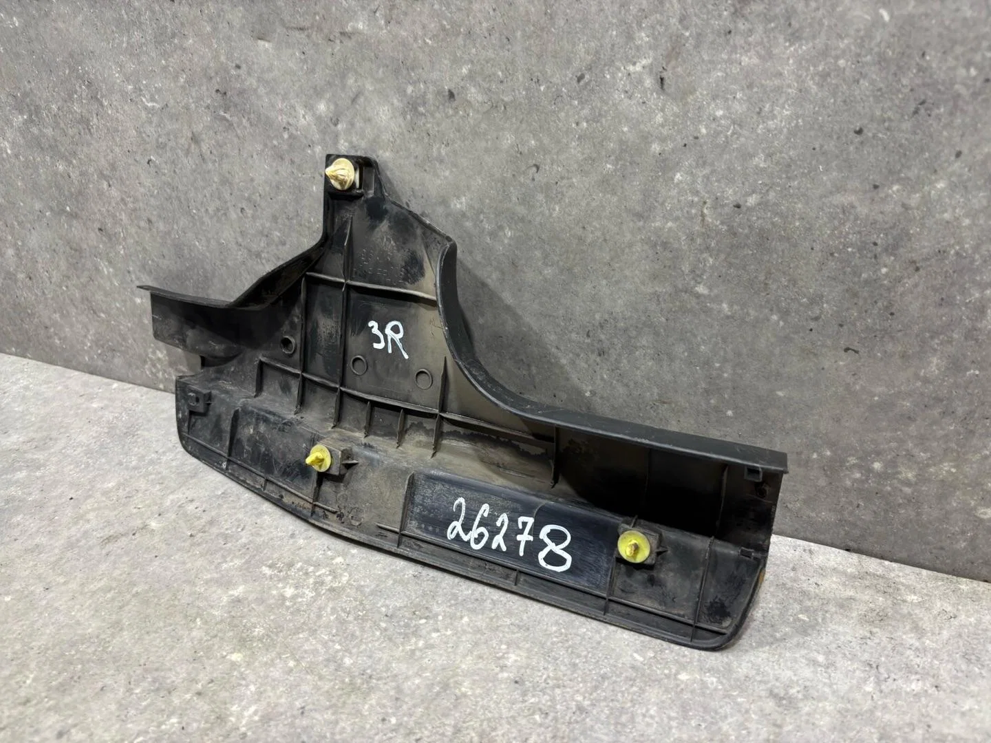 Накладка внутренняя на порог задняя левая MR627156 - миниатюра 5